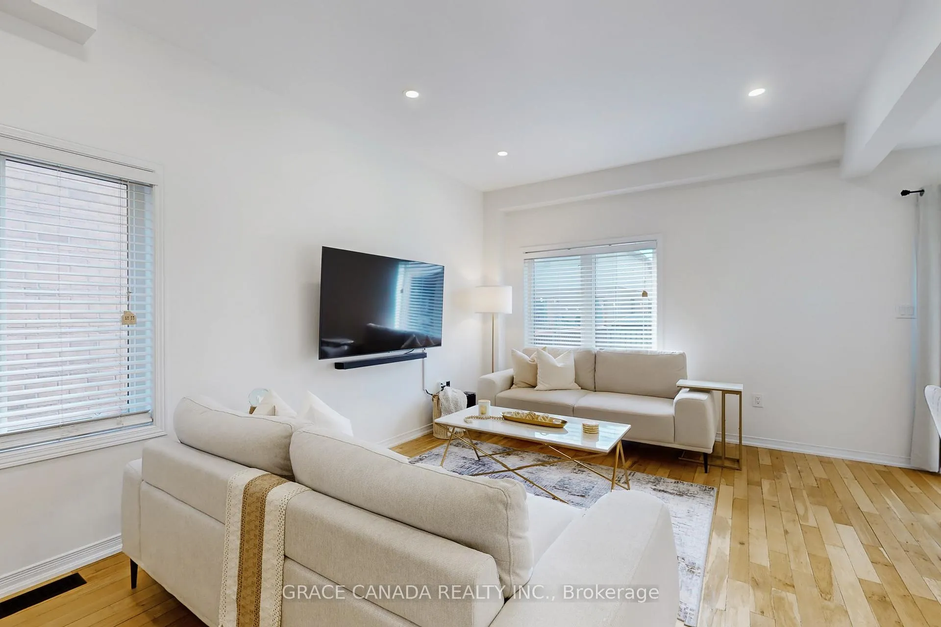 Photo 5 of 43 Bankfield Crescent, Hamilton, Stoney Creek Mountain — HOMEH