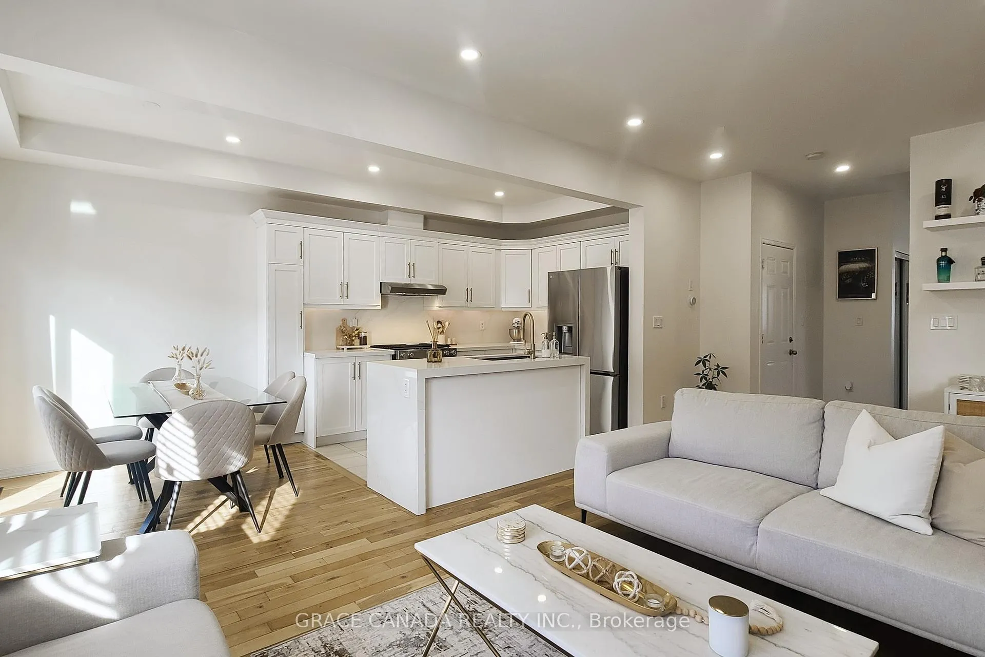 Photo 7 of 43 Bankfield Crescent, Hamilton, Stoney Creek Mountain — HOMEH
