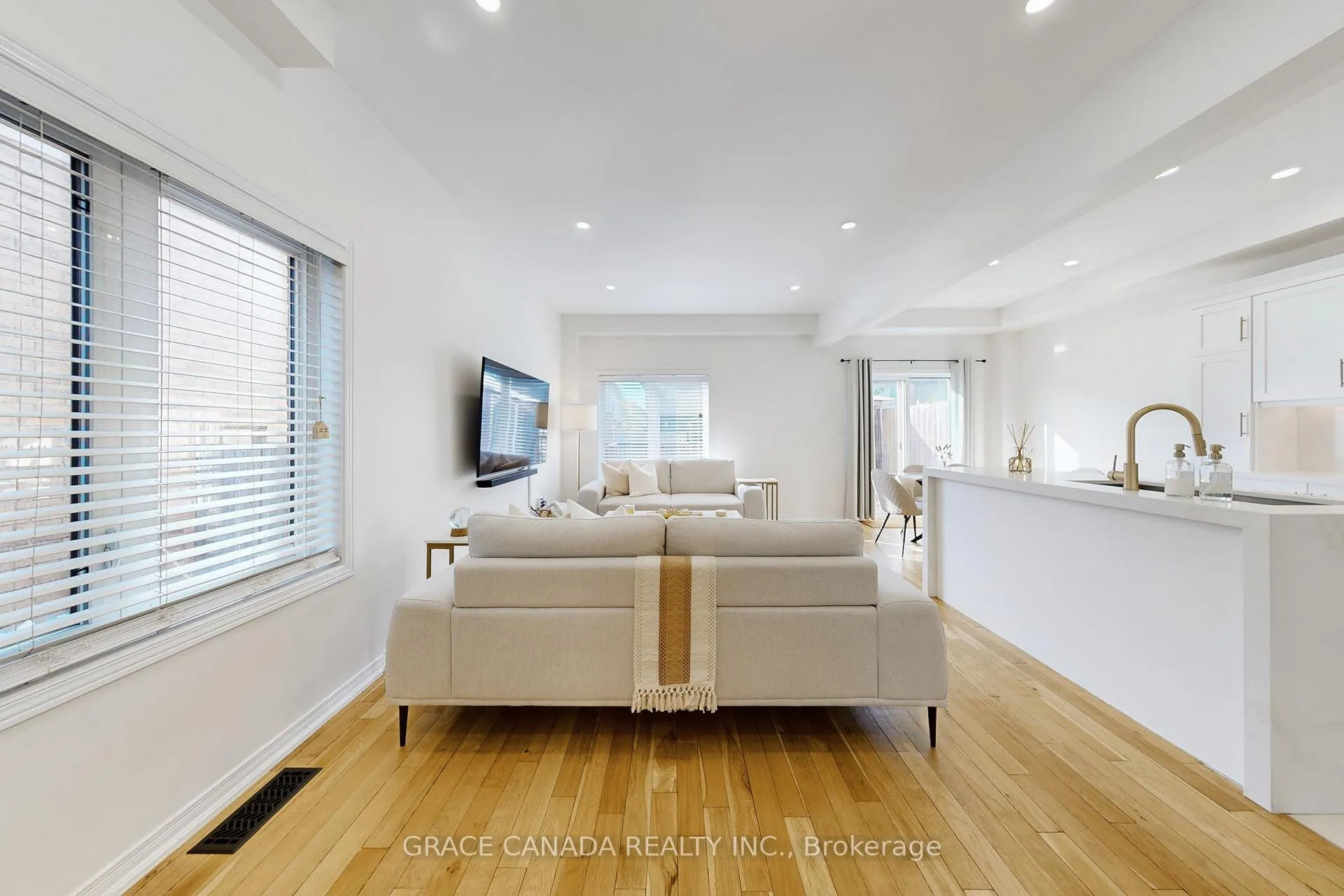 Photo 8 of 43 Bankfield Crescent, Hamilton, Stoney Creek Mountain — HOMEH