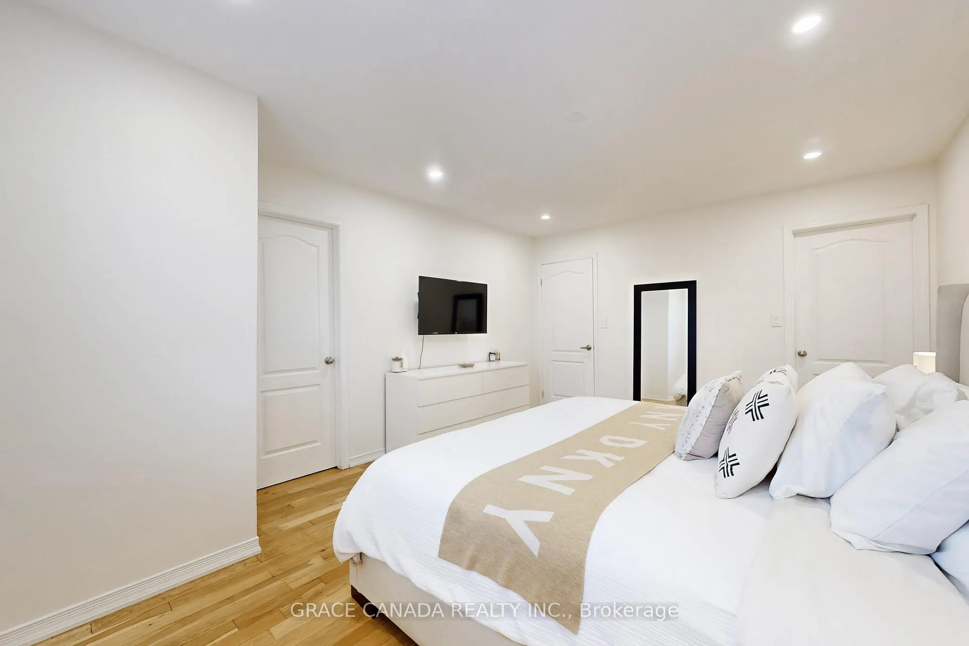 Photo 32 of 43 Bankfield Crescent, Hamilton, Stoney Creek Mountain — HOMEH