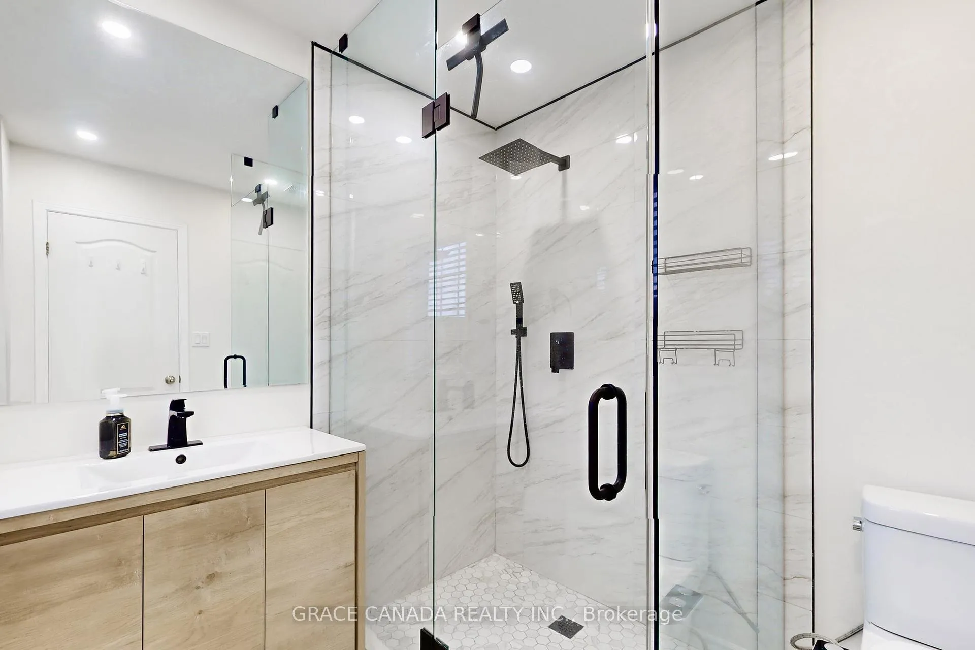 Photo 33 of 43 Bankfield Crescent, Hamilton, Stoney Creek Mountain — HOMEH