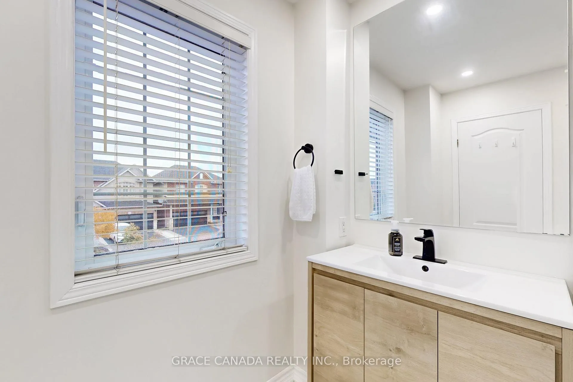 Photo 34 of 43 Bankfield Crescent, Hamilton, Stoney Creek Mountain — HOMEH