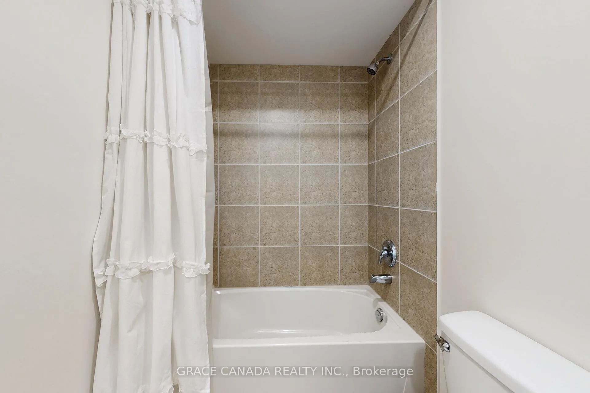 Photo 42 of 43 Bankfield Crescent, Hamilton, Stoney Creek Mountain — HOMEH