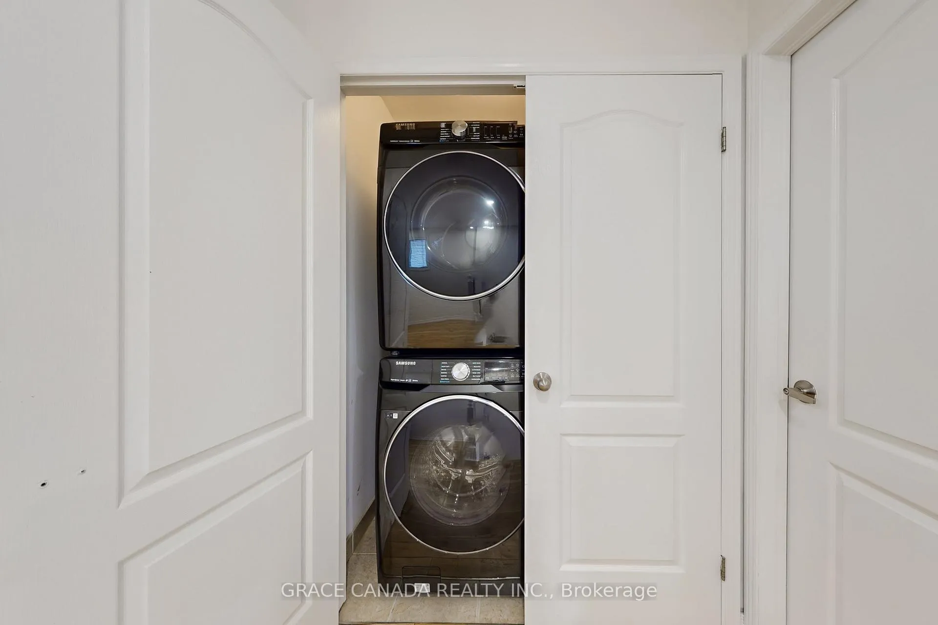 Photo 43 of 43 Bankfield Crescent, Hamilton, Stoney Creek Mountain — HOMEH