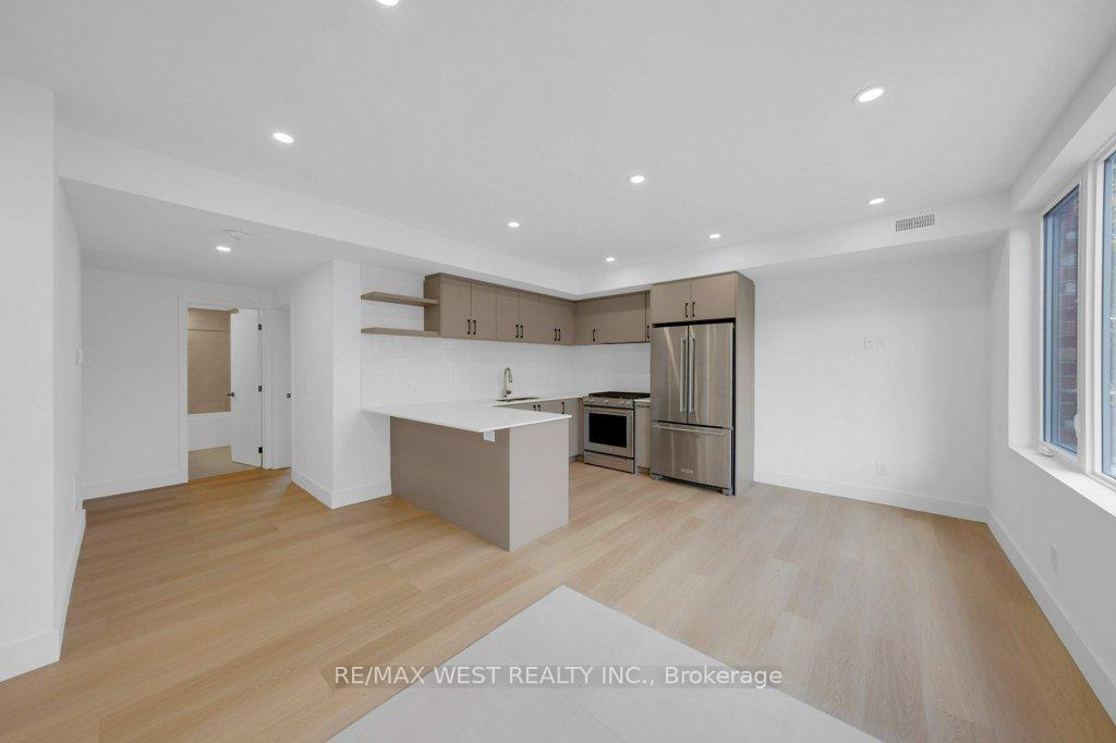 Photo 5 of Unit B, 502 Atlas Avenue, Toronto, Oakwood Village — HOMEH