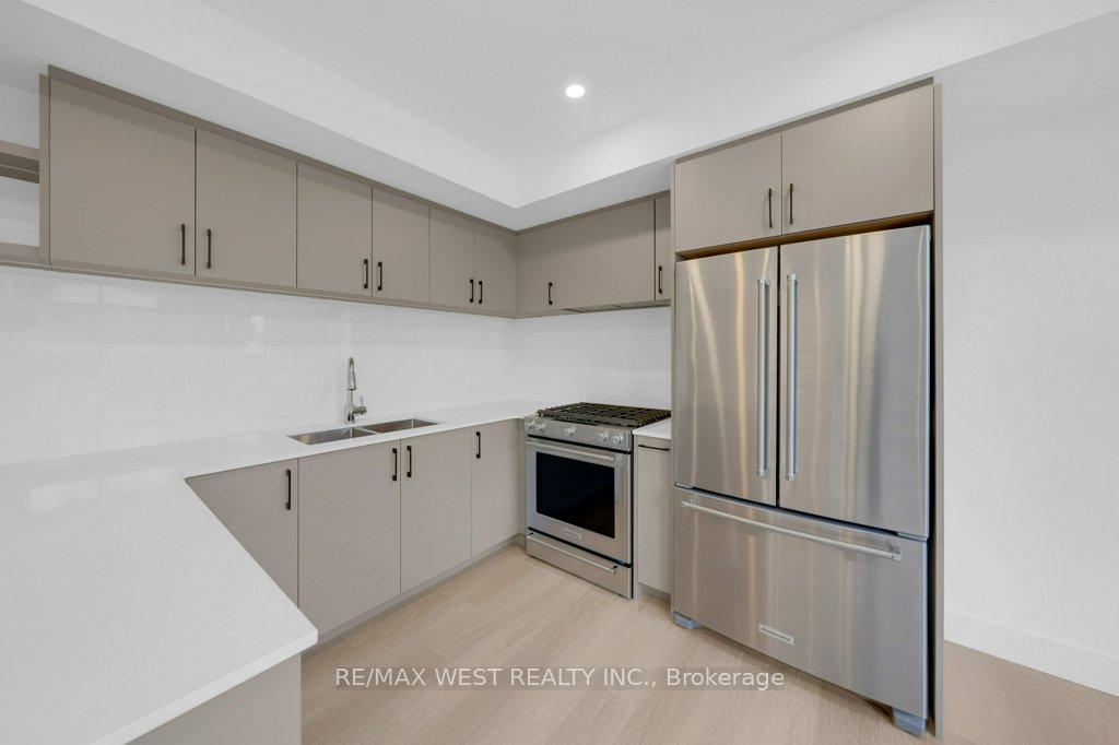 Photo 10 of Unit B, 502 Atlas Avenue, Toronto, Oakwood Village — HOMEH