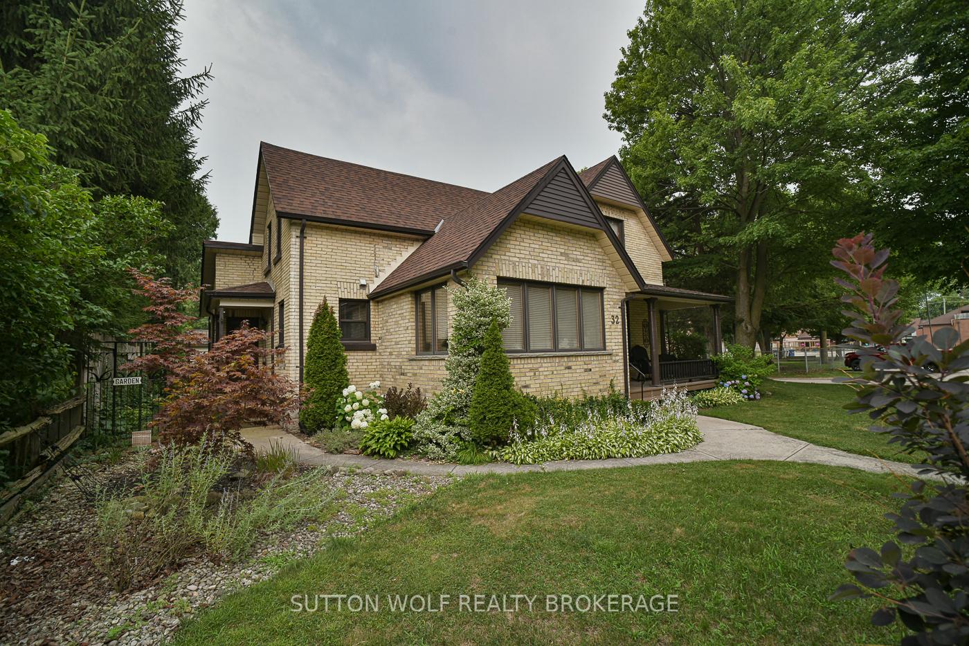 Photo 2 of 32 Arthur Street, Strathroy-Caradoc, NE — HOMEH
