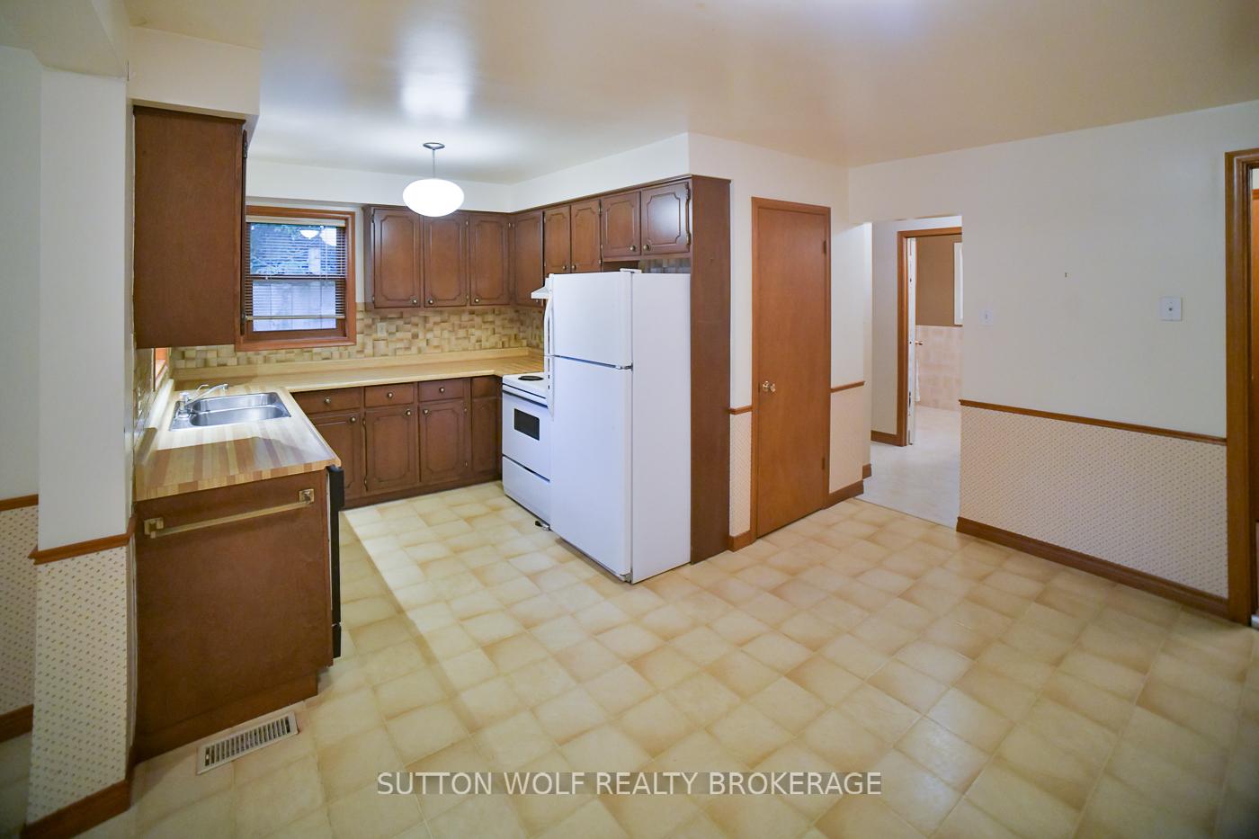 Photo 20 of 32 Arthur Street, Strathroy-Caradoc, NE — HOMEH
