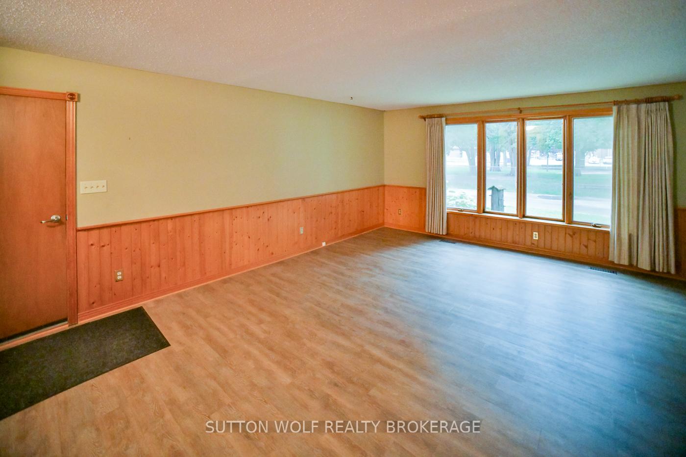 Photo 22 of 32 Arthur Street, Strathroy-Caradoc, NE — HOMEH