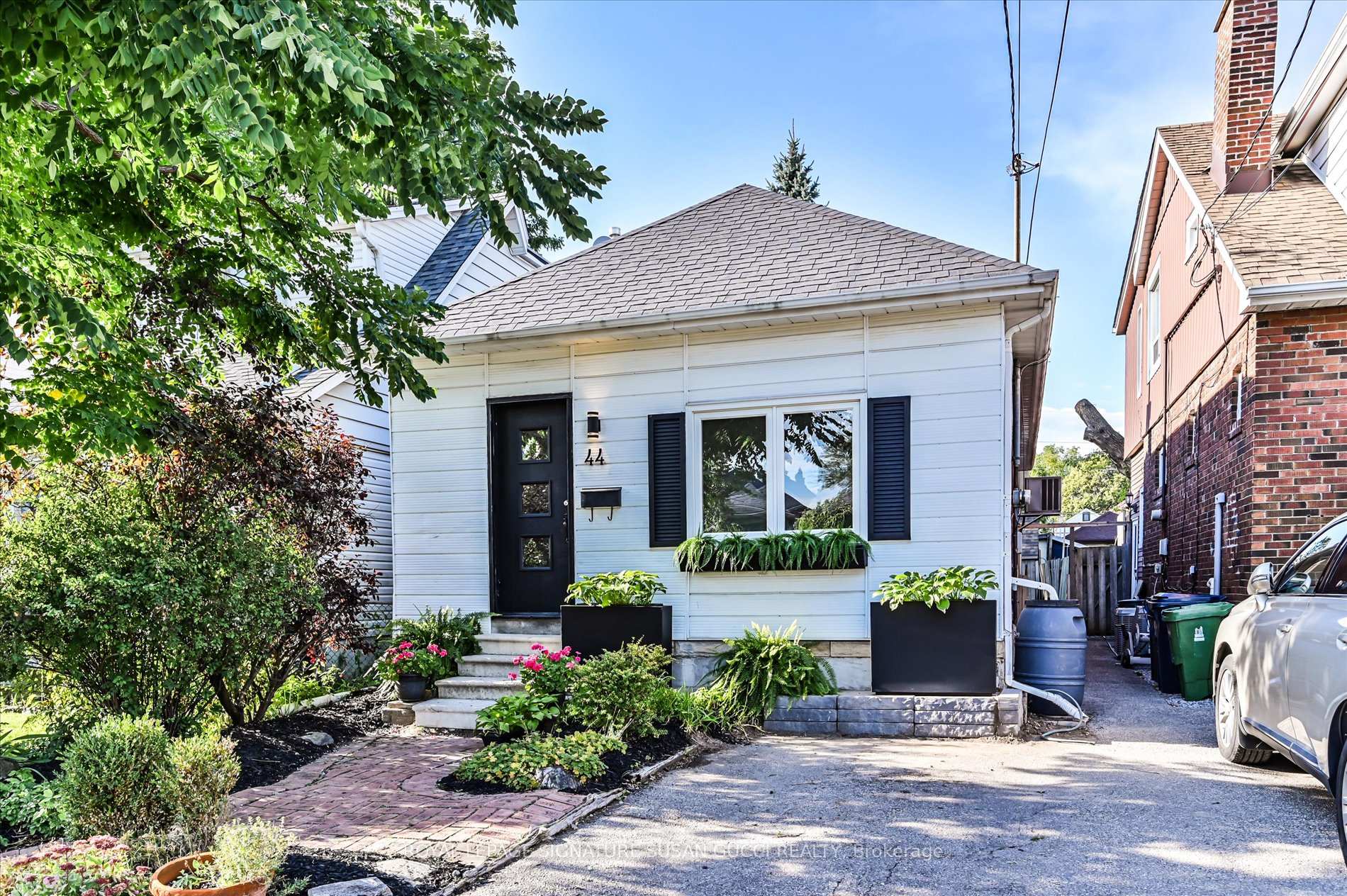 Photo 2 of 44 Crewe Avenue, Toronto, Woodbine-Lumsden — HOMEH