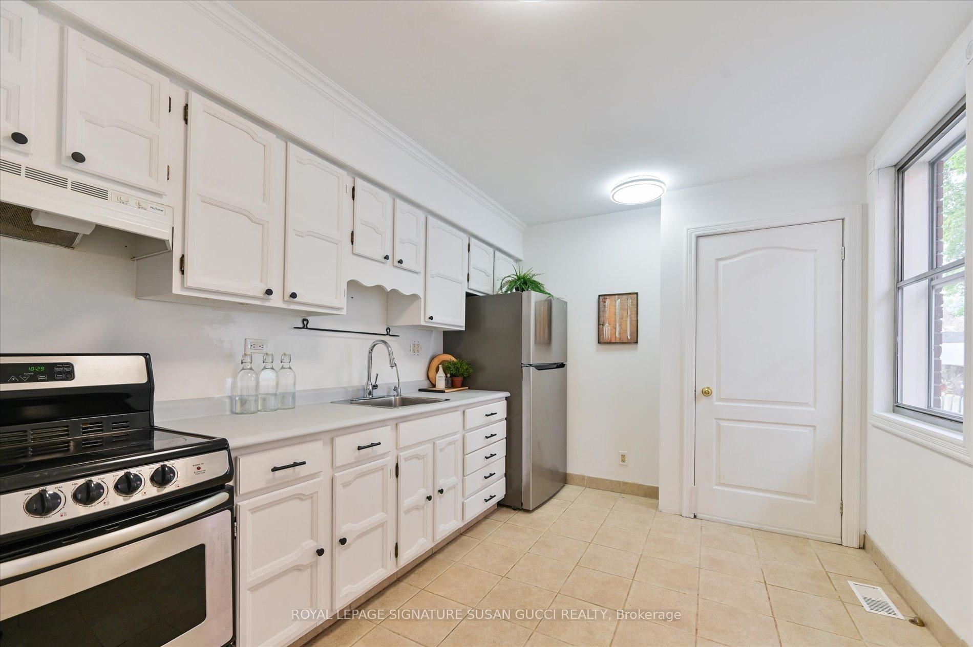 Photo 9 of 44 Crewe Avenue, Toronto, Woodbine-Lumsden — HOMEH