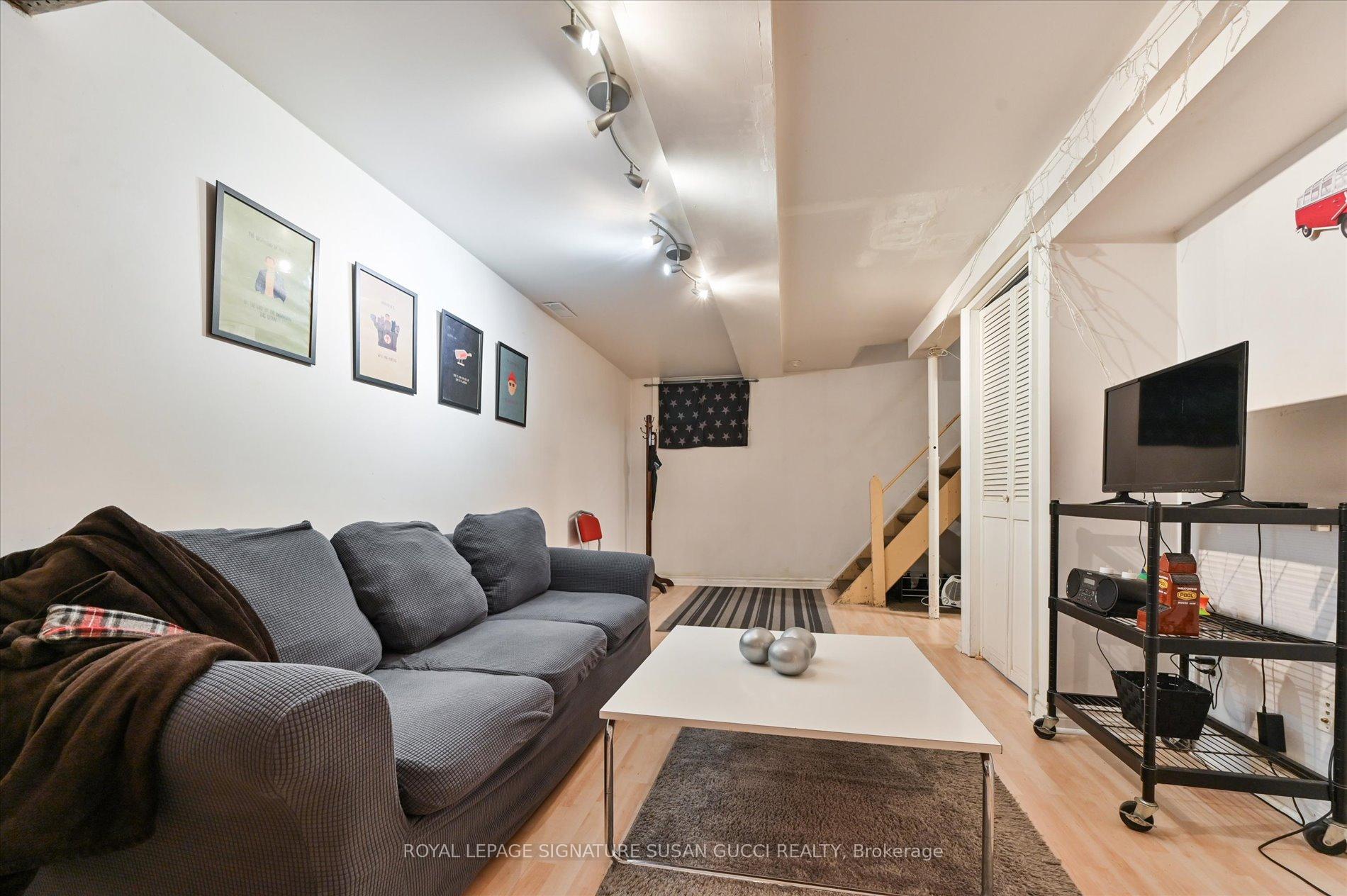 Photo 17 of 44 Crewe Avenue, Toronto, Woodbine-Lumsden — HOMEH