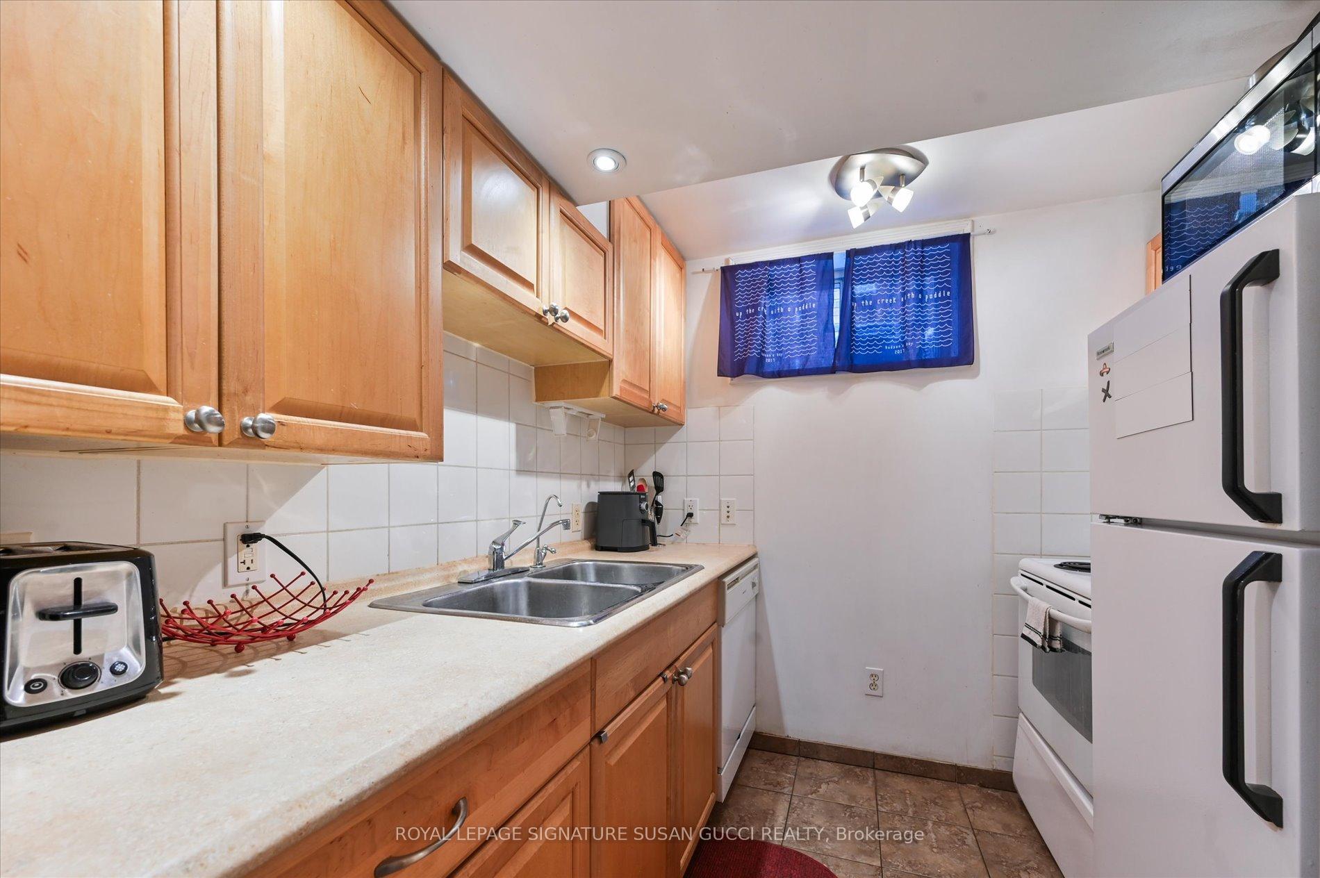 Photo 18 of 44 Crewe Avenue, Toronto, Woodbine-Lumsden — HOMEH