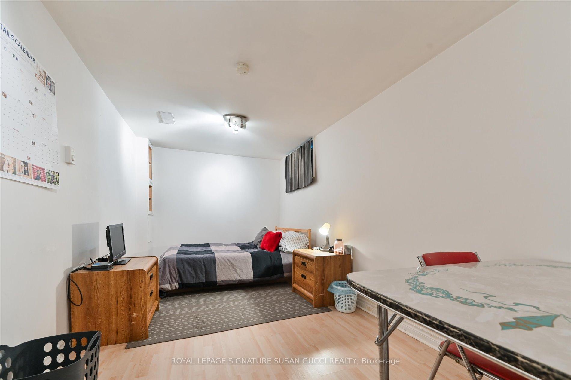 Photo 20 of 44 Crewe Avenue, Toronto, Woodbine-Lumsden — HOMEH