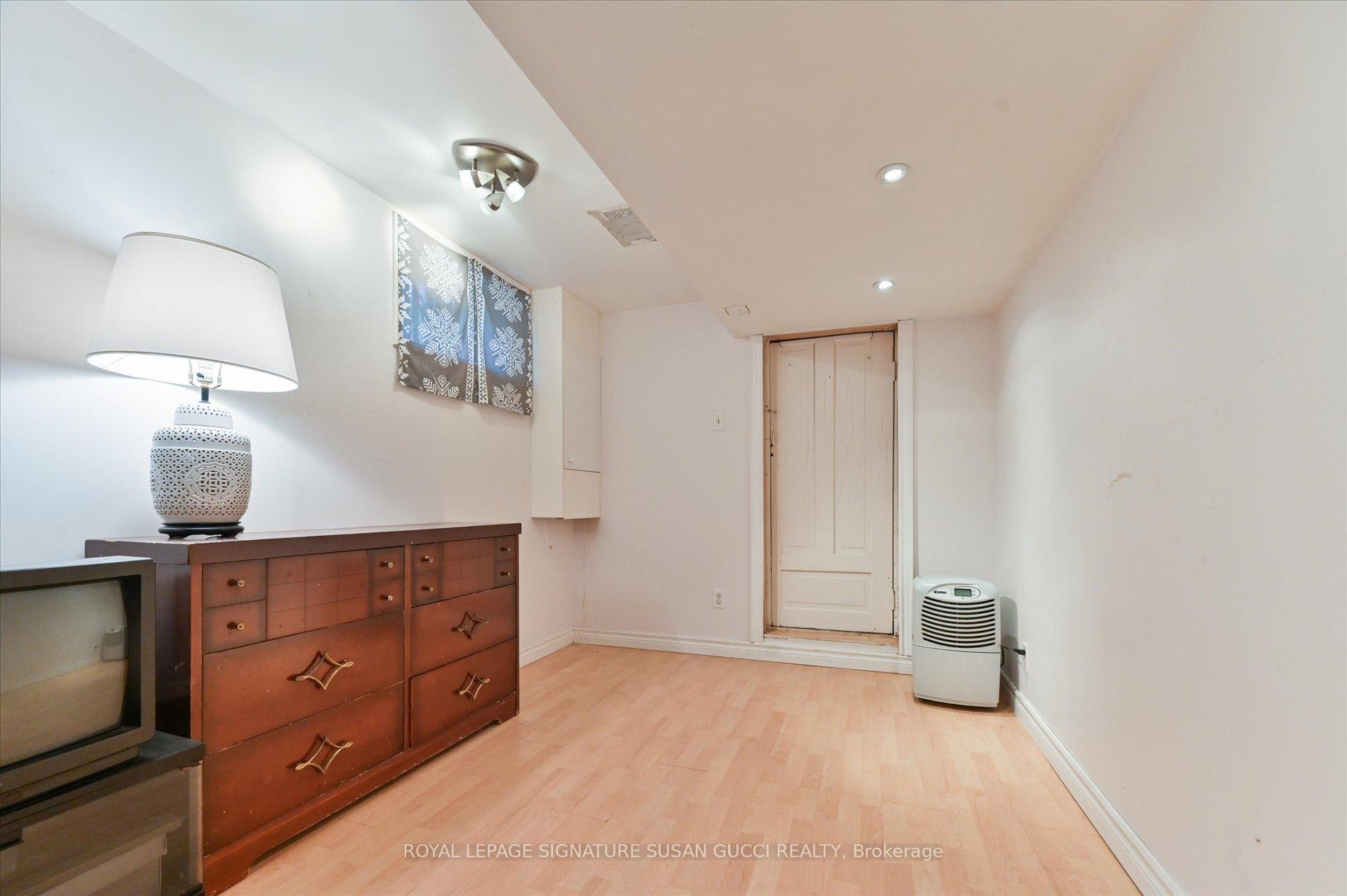 Photo 21 of 44 Crewe Avenue, Toronto, Woodbine-Lumsden — HOMEH