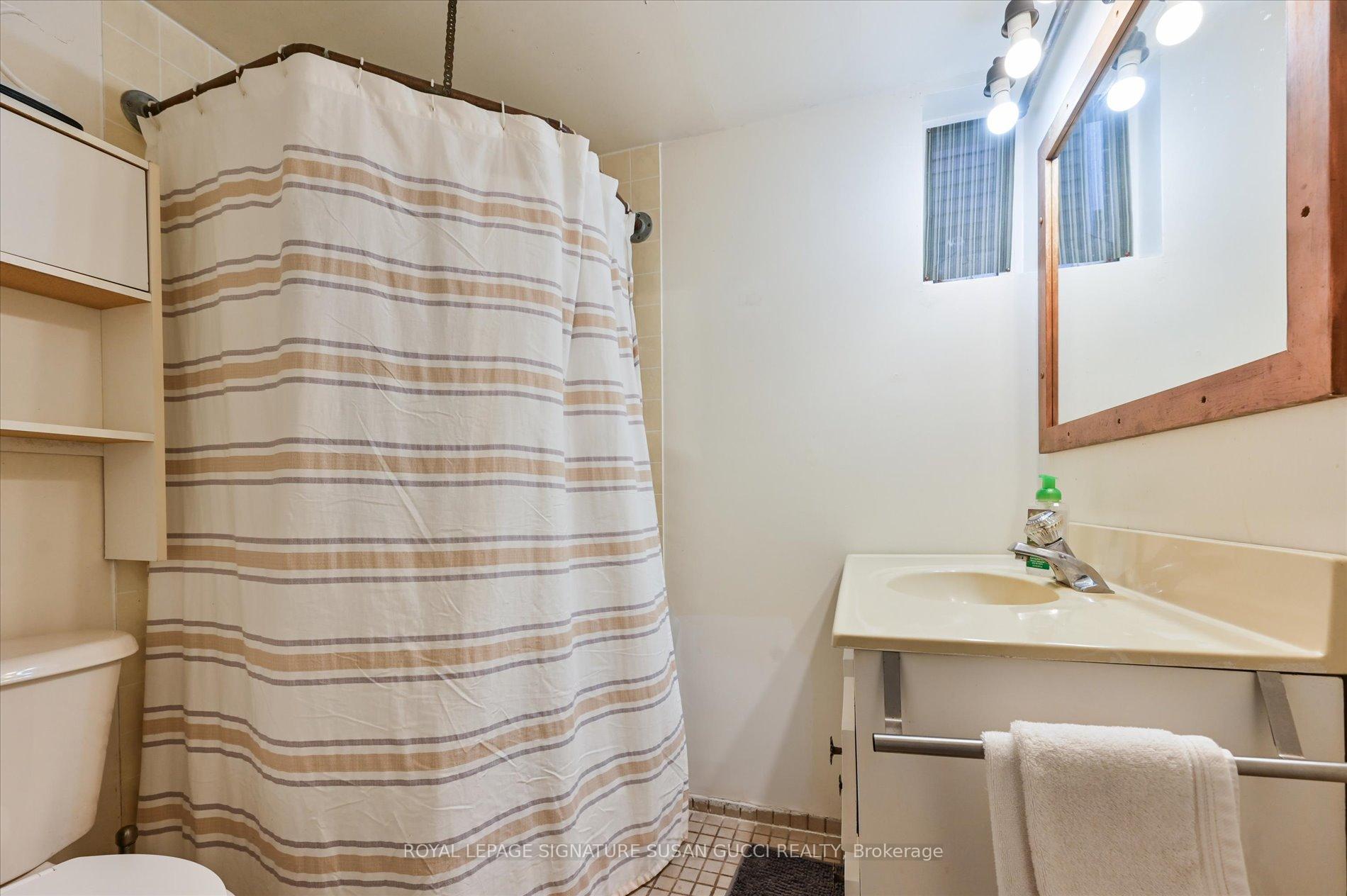 Photo 22 of 44 Crewe Avenue, Toronto, Woodbine-Lumsden — HOMEH