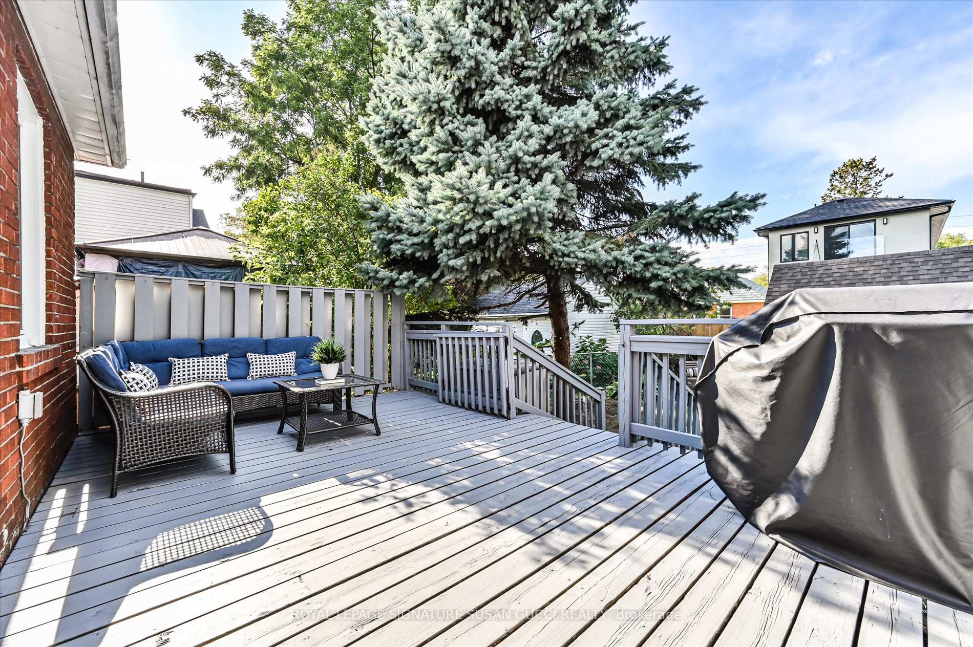 Photo 24 of 44 Crewe Avenue, Toronto, Woodbine-Lumsden — HOMEH