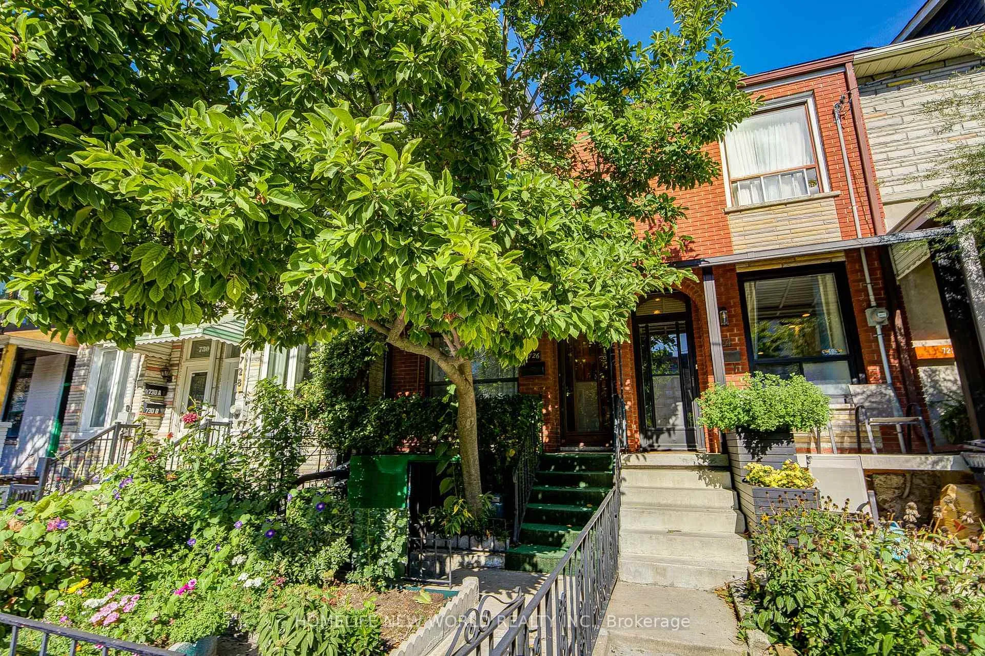 Front of 726 Adelaide Street W