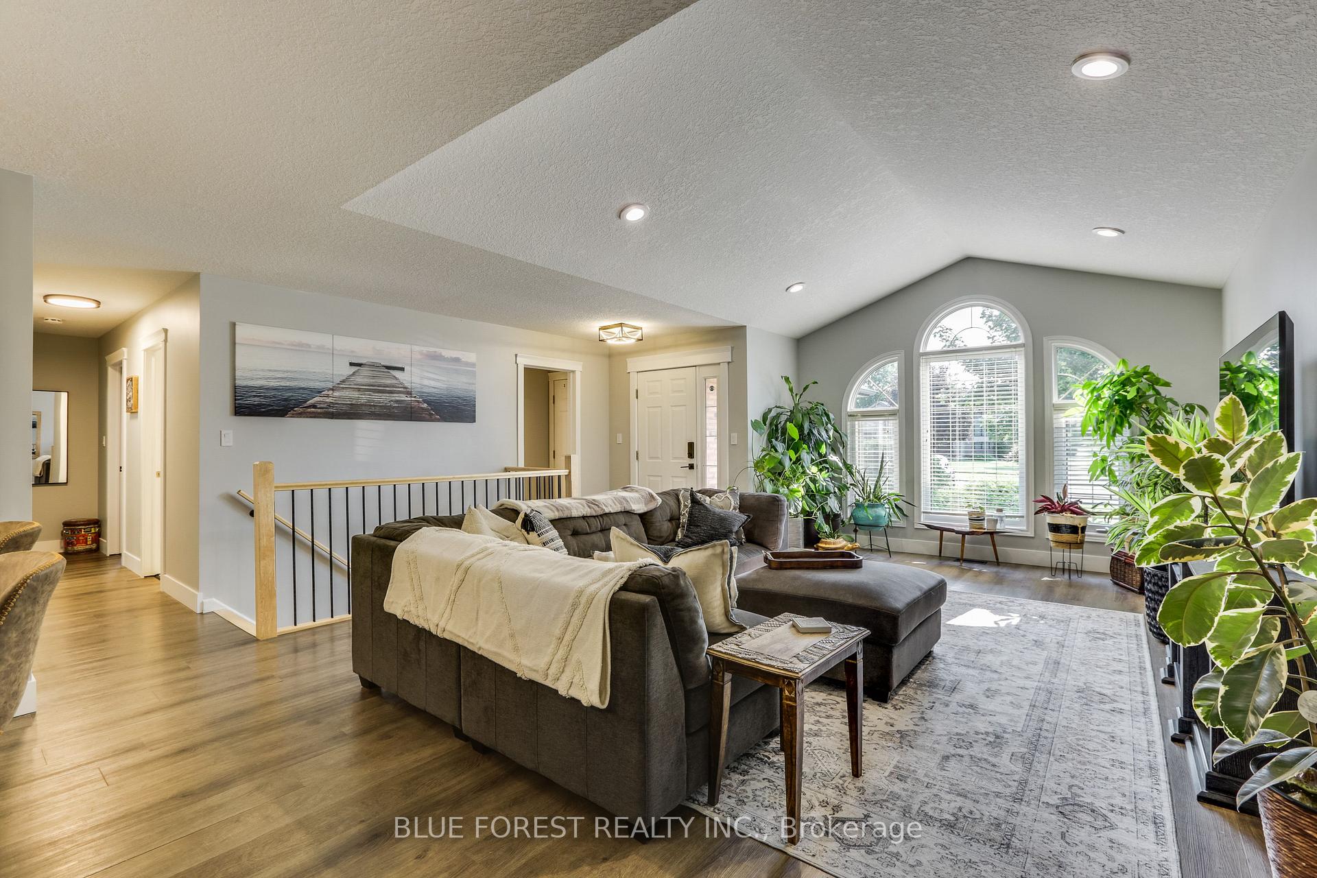 Photo 6 of 512 Darcy Drive, Strathroy-Caradoc, NE — HOMEH