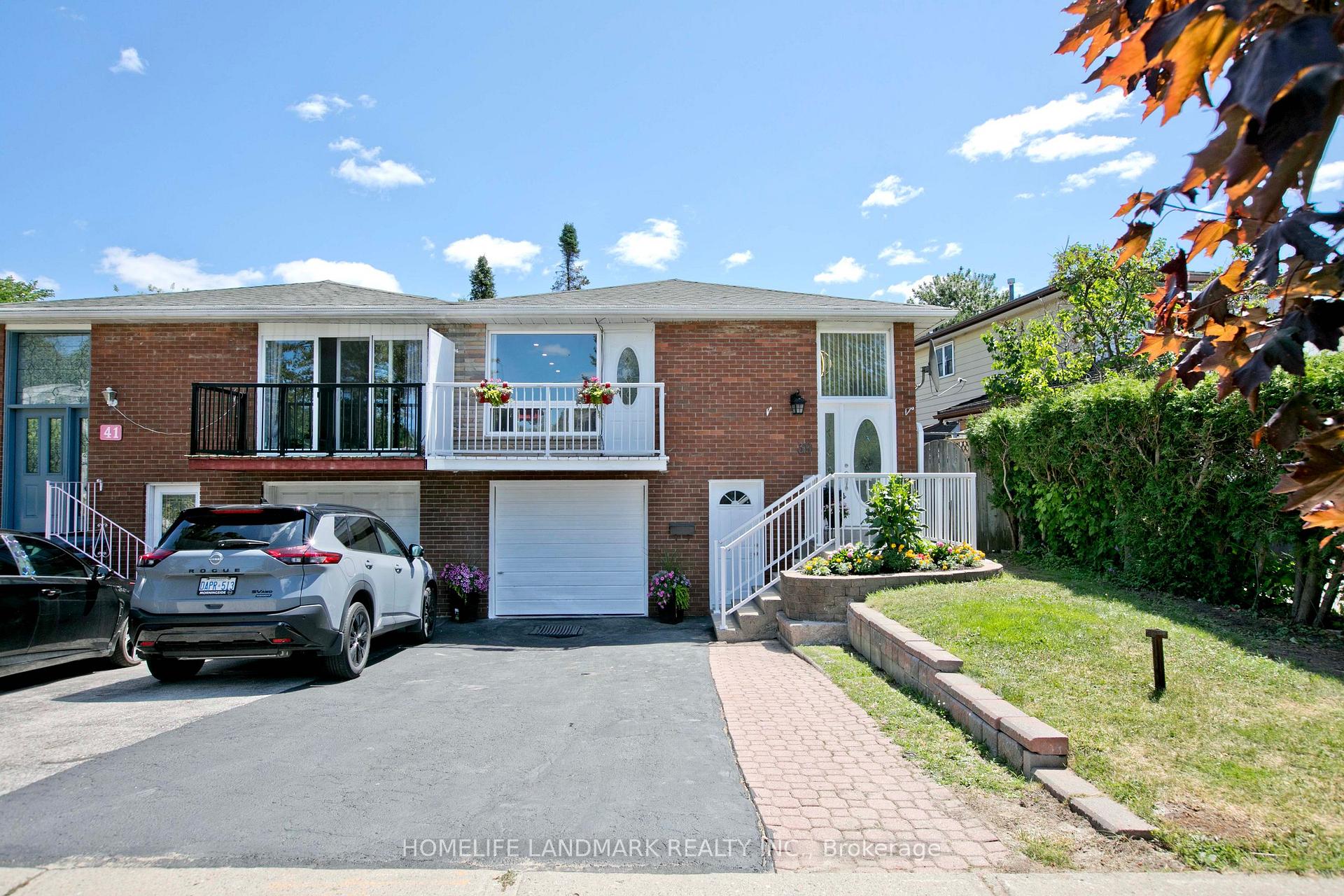 Photo 2 of 39 La Peer Boulevard, Scarborough, L'Amoreaux — HOMEH