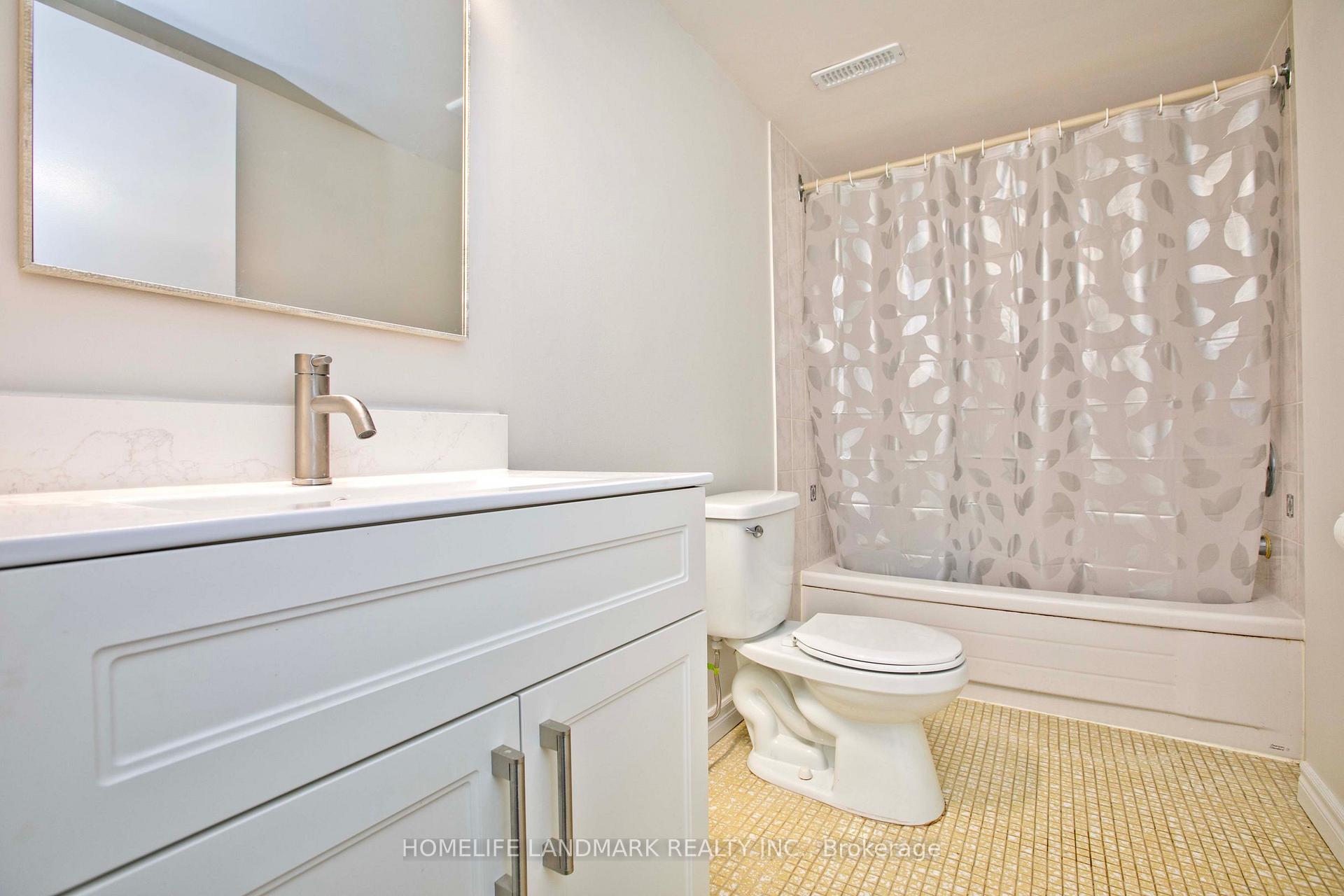 Photo 18 of 39 La Peer Boulevard, Scarborough, L'Amoreaux — HOMEH