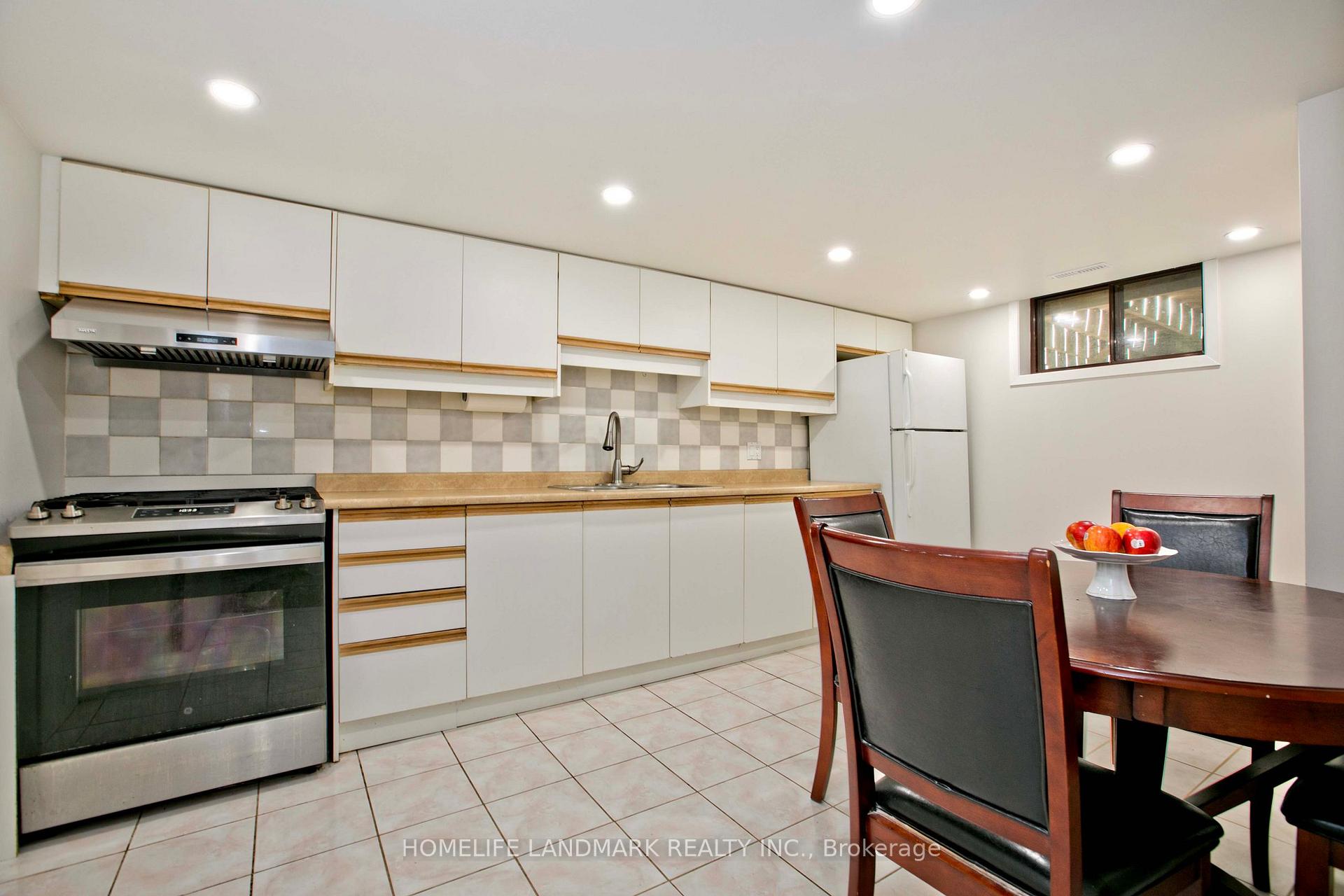 Photo 21 of 39 La Peer Boulevard, Scarborough, L'Amoreaux — HOMEH
