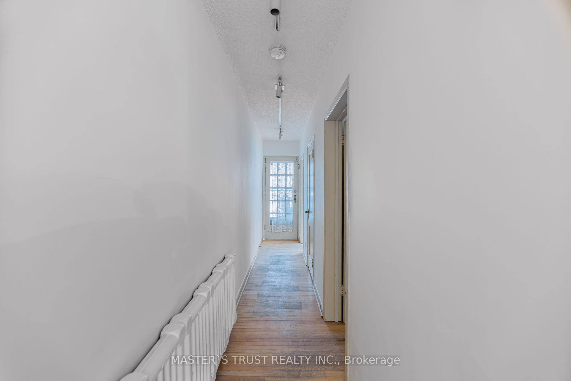 Photo 3 of Unit Upper, 168 Millwood Road, Toronto, Mount Pleasant West — HOMEH
