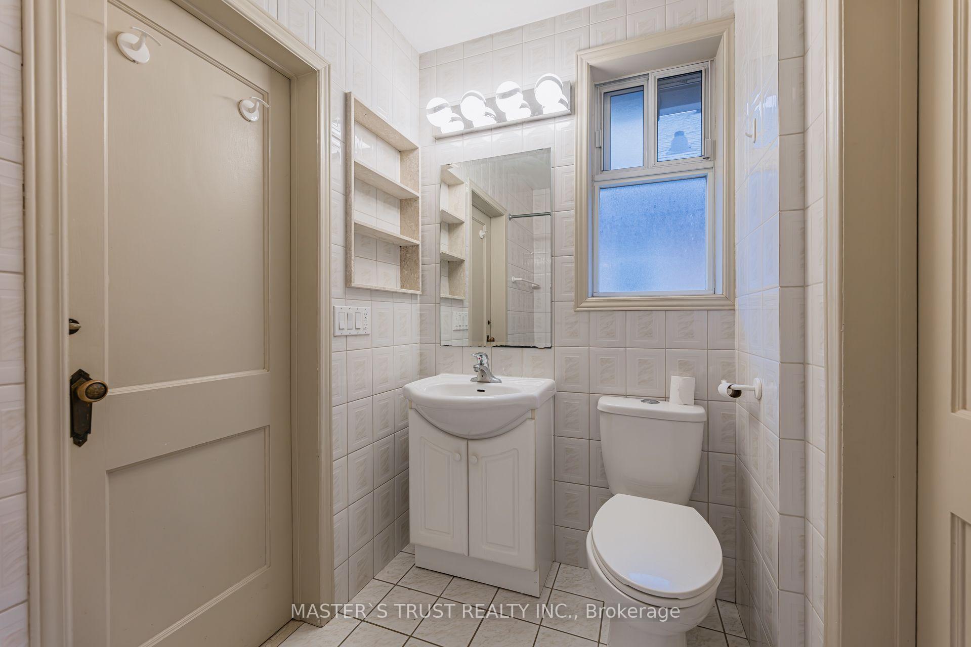 Photo 7 of Unit Upper, 168 Millwood Road, Toronto, Mount Pleasant West — HOMEH