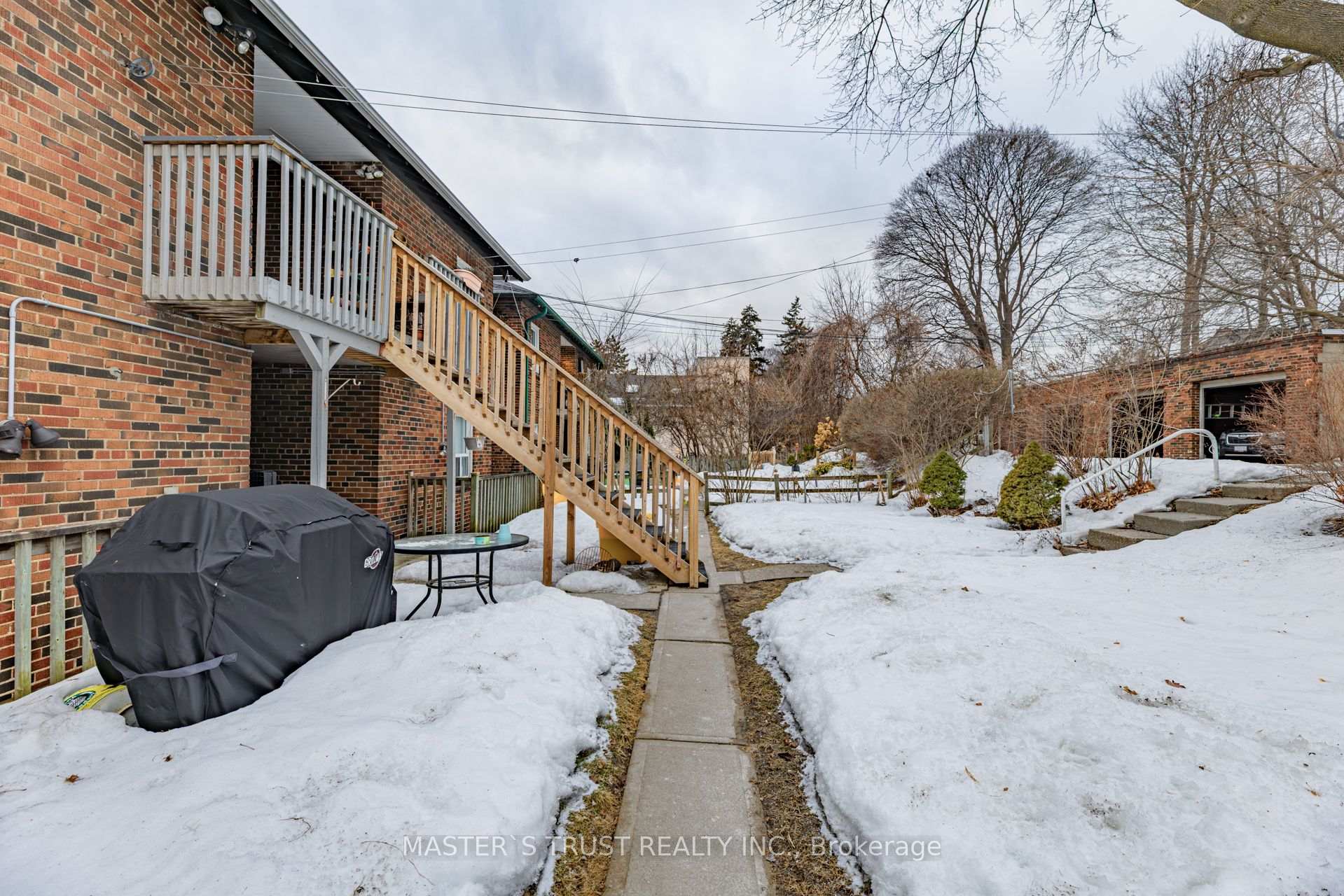 Photo 9 of Unit Upper, 168 Millwood Road, Toronto, Mount Pleasant West — HOMEH