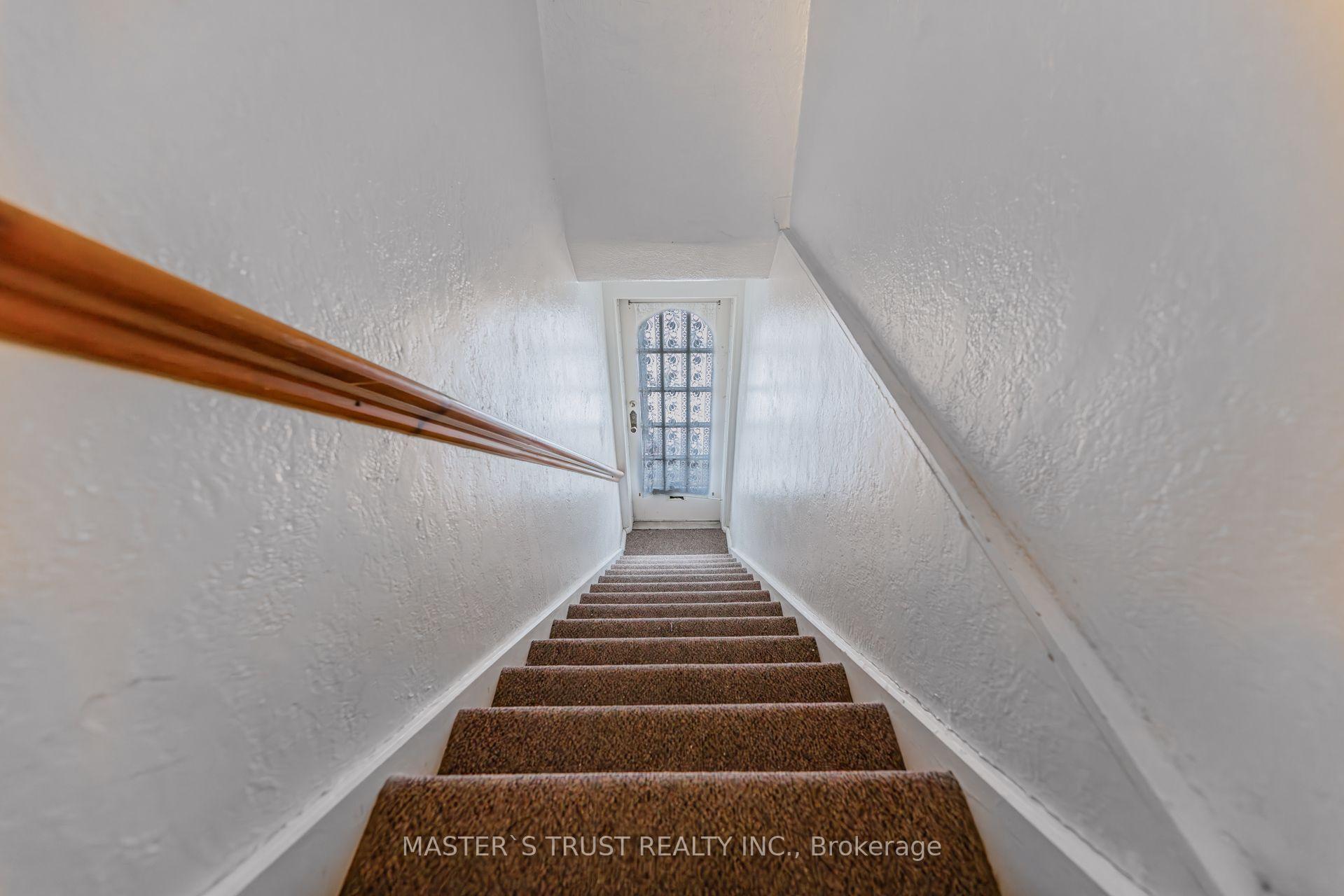 Photo 13 of Unit Upper, 168 Millwood Road, Toronto, Mount Pleasant West — HOMEH
