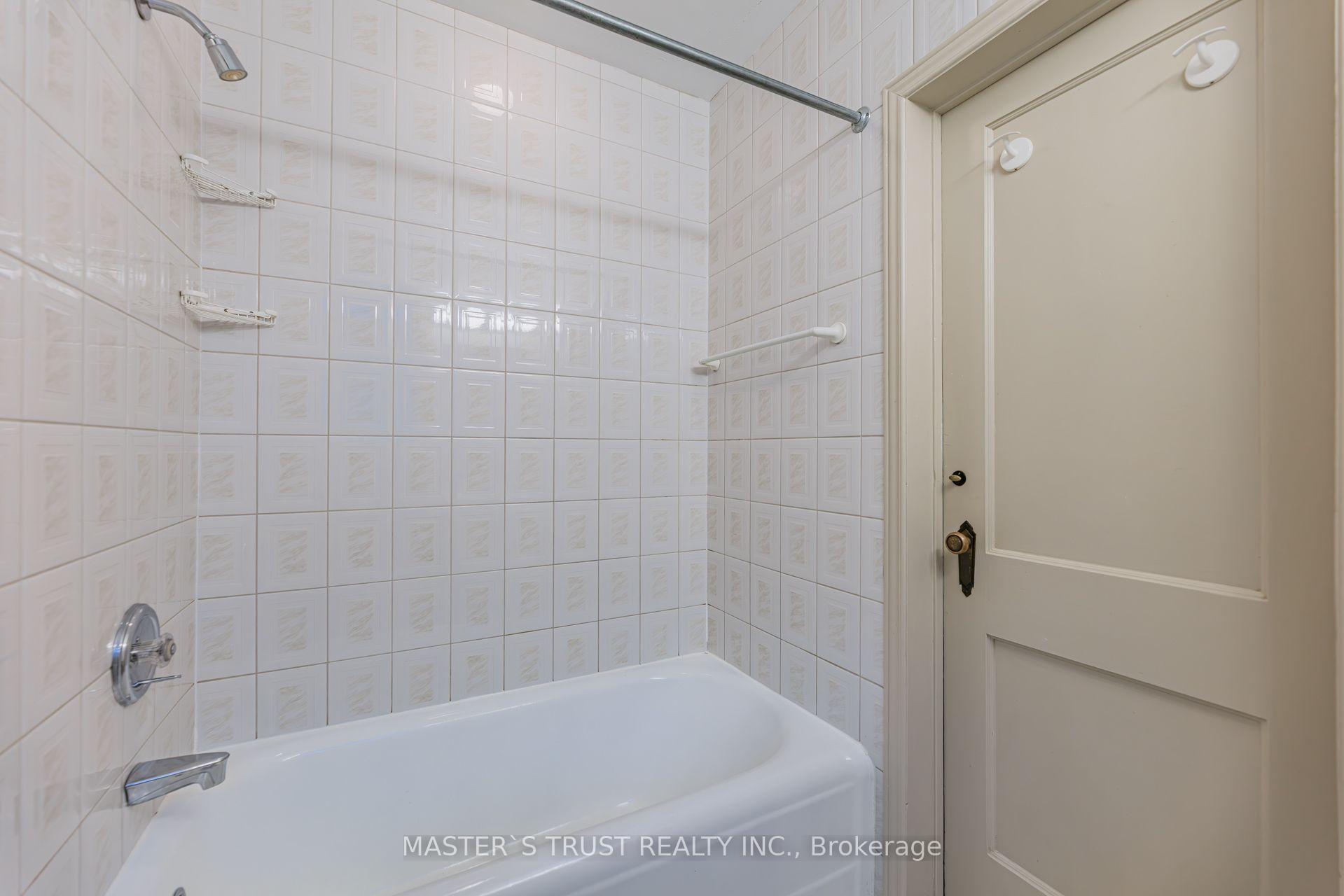 Photo 21 of Unit Upper, 168 Millwood Road, Toronto, Mount Pleasant West — HOMEH
