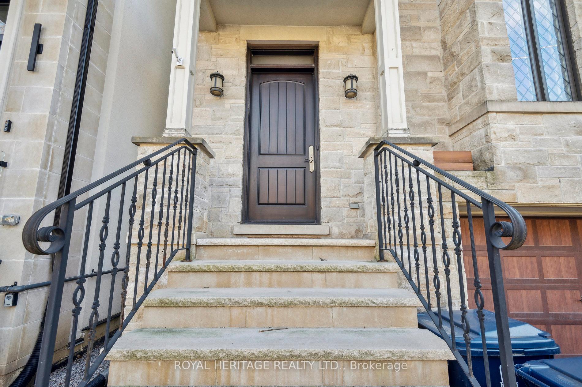 Photo 6 of 17 Belsize Drive, Toronto, Mount Pleasant West — HOMEH