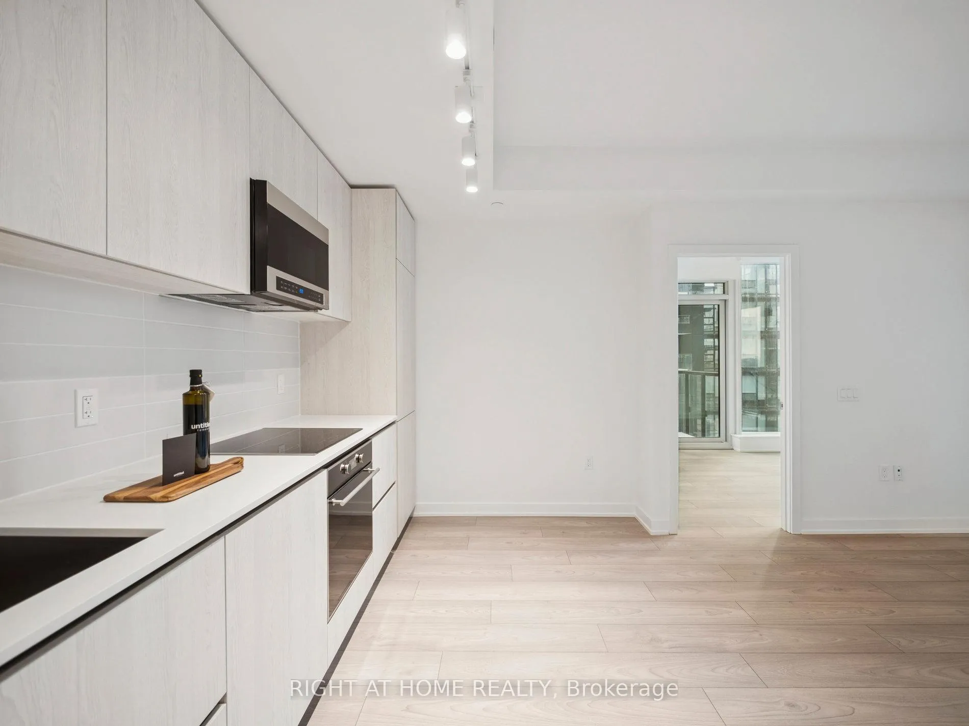 Photo 23 of Unit 1705, 110 Broadway Avenue, Toronto, Mount Pleasant West — HOMEH
