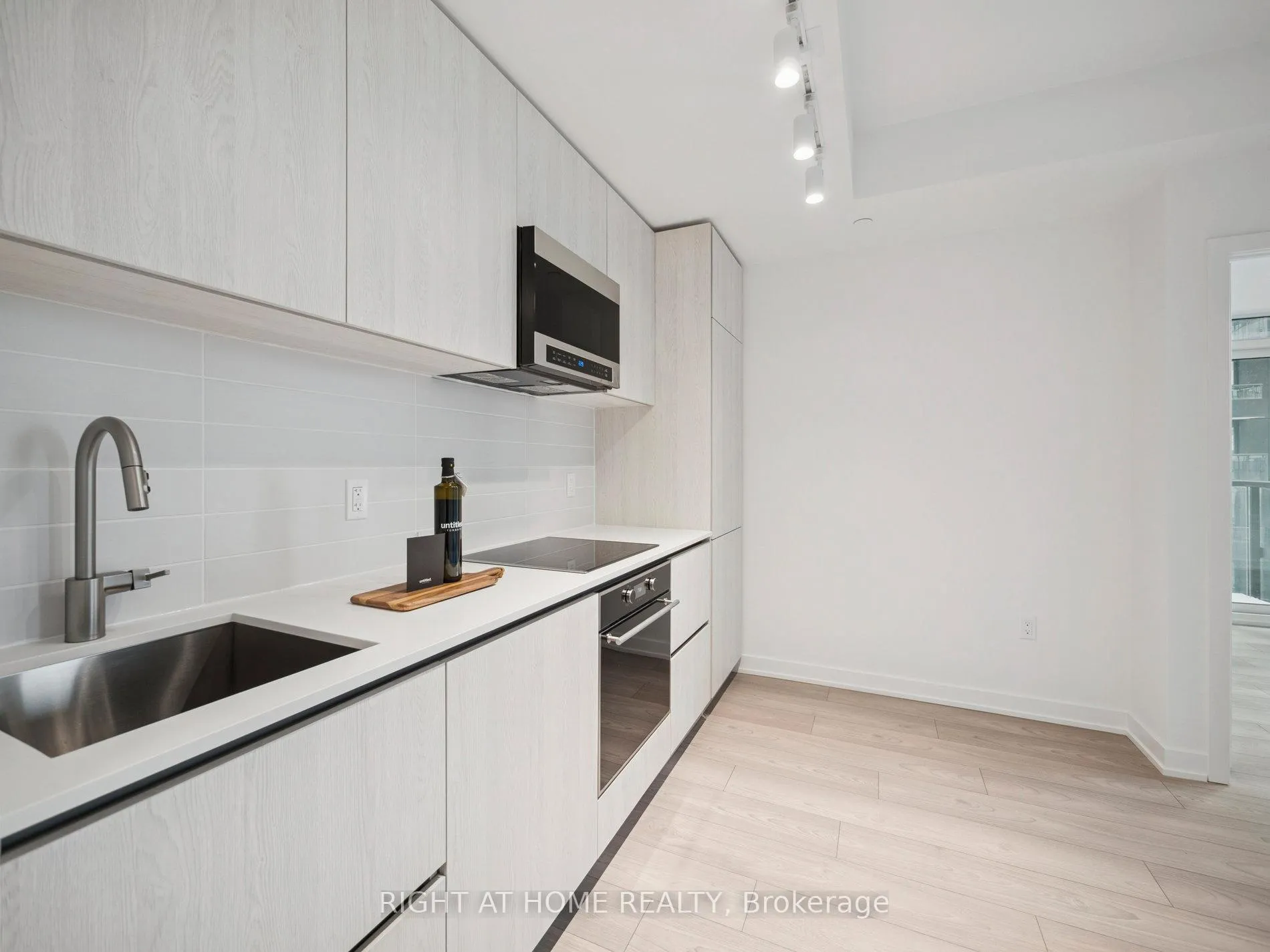 Photo 24 of Unit 1705, 110 Broadway Avenue, Toronto, Mount Pleasant West — HOMEH