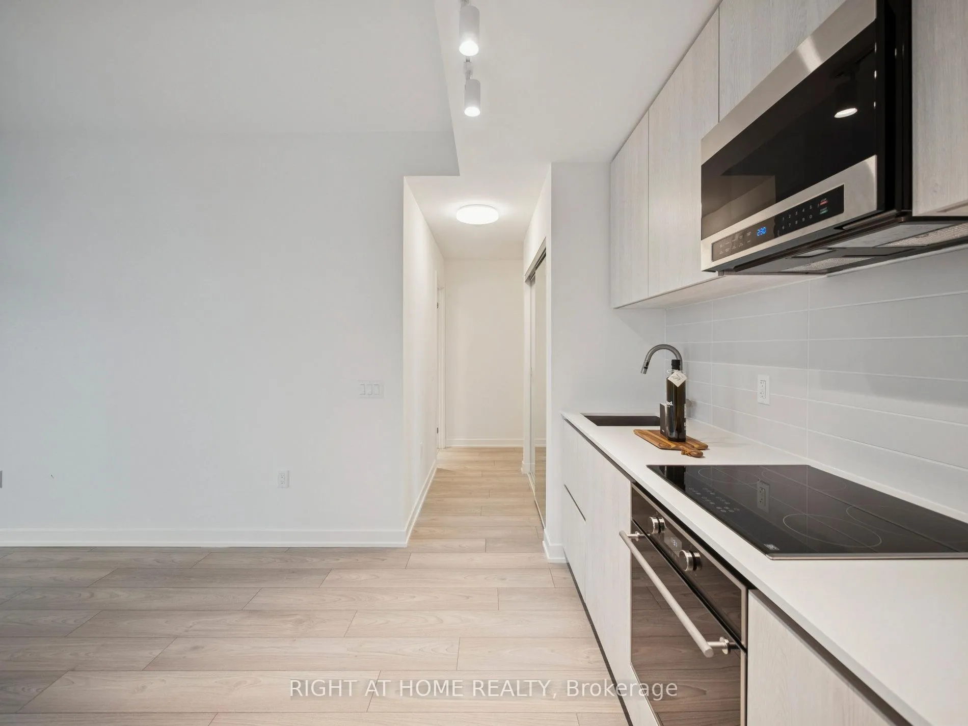 Photo 25 of Unit 1705, 110 Broadway Avenue, Toronto, Mount Pleasant West — HOMEH