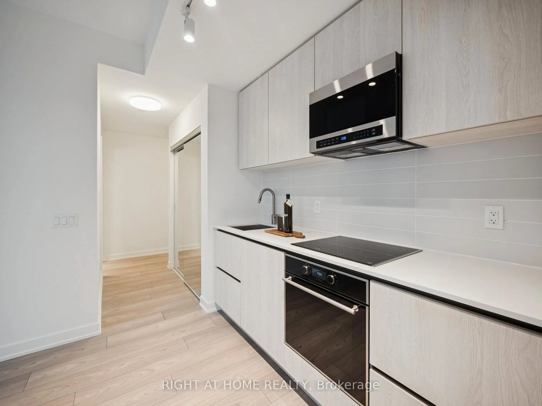 Photo 26 of Unit 1705, 110 Broadway Avenue, Toronto, Mount Pleasant West — HOMEH