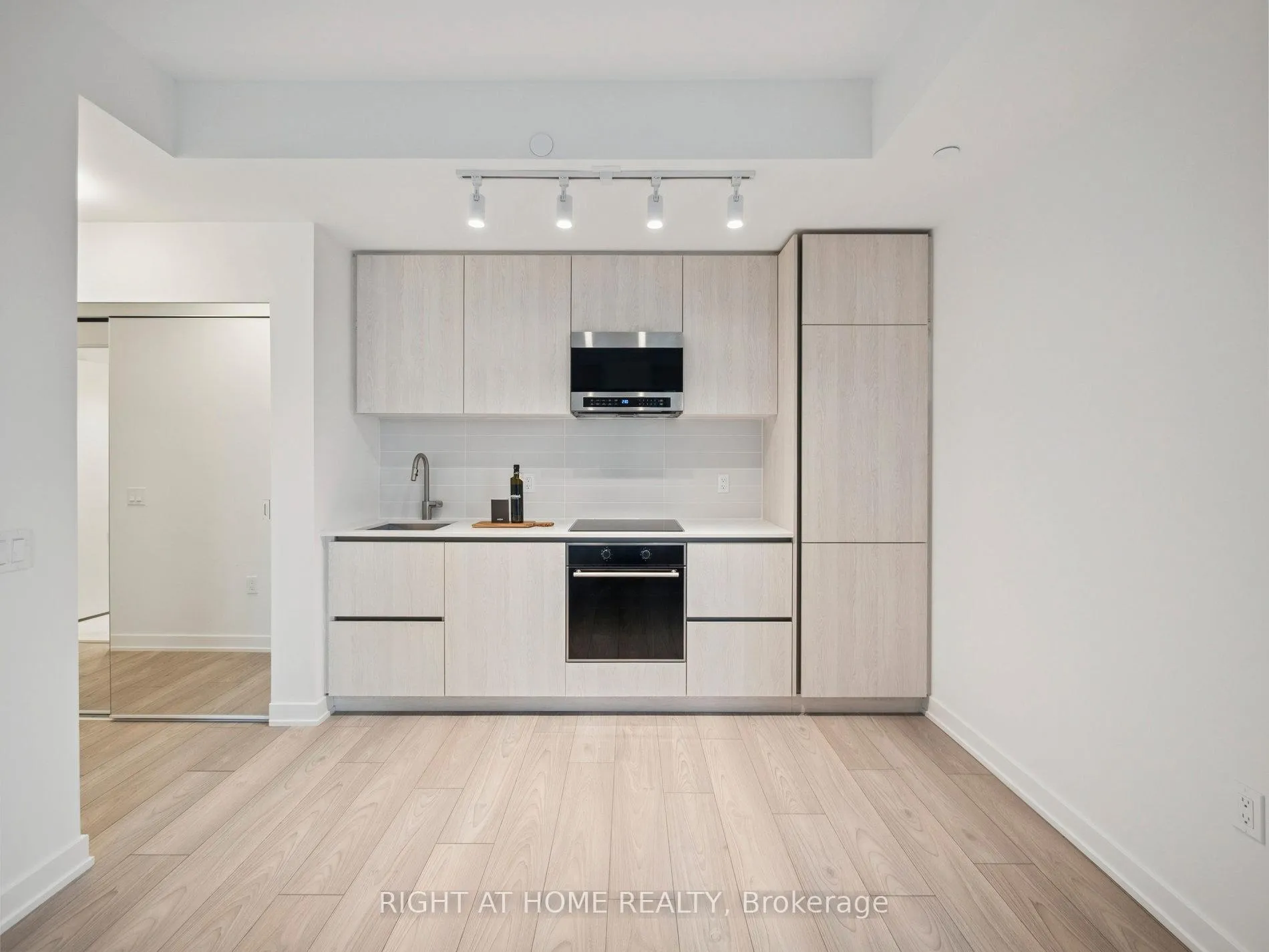 Photo 27 of Unit 1705, 110 Broadway Avenue, Toronto, Mount Pleasant West — HOMEH