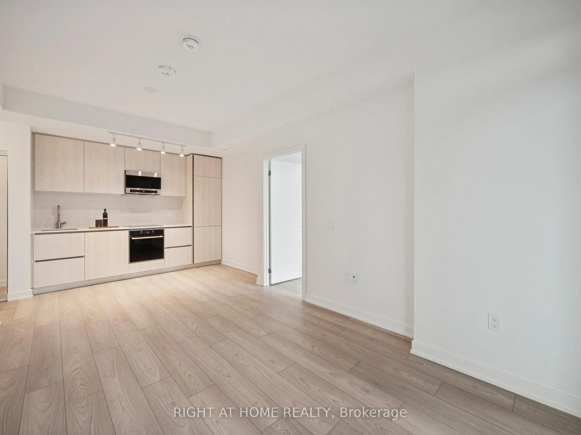 Photo 31 of Unit 1705, 110 Broadway Avenue, Toronto, Mount Pleasant West — HOMEH