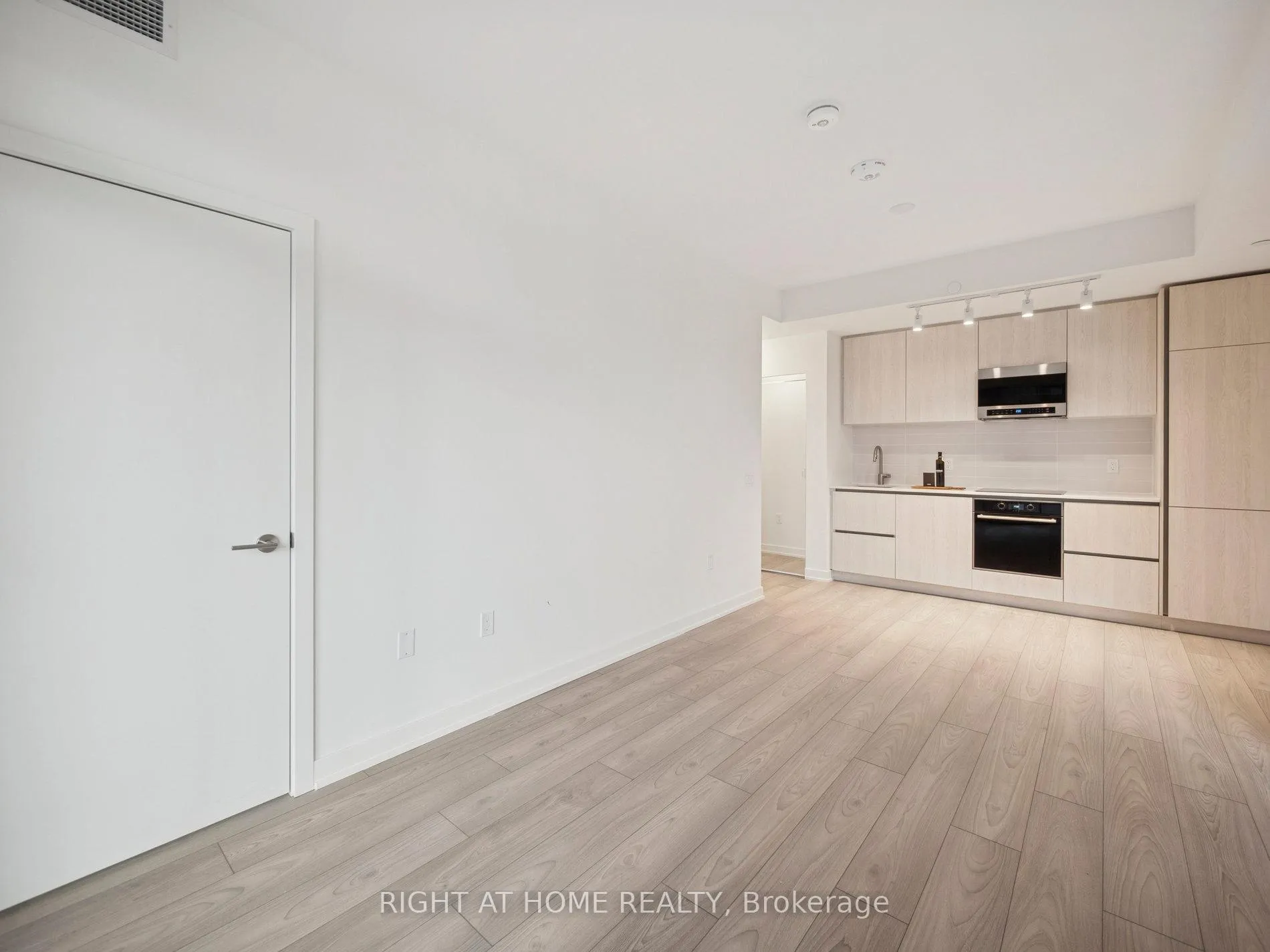 Photo 32 of Unit 1705, 110 Broadway Avenue, Toronto, Mount Pleasant West — HOMEH