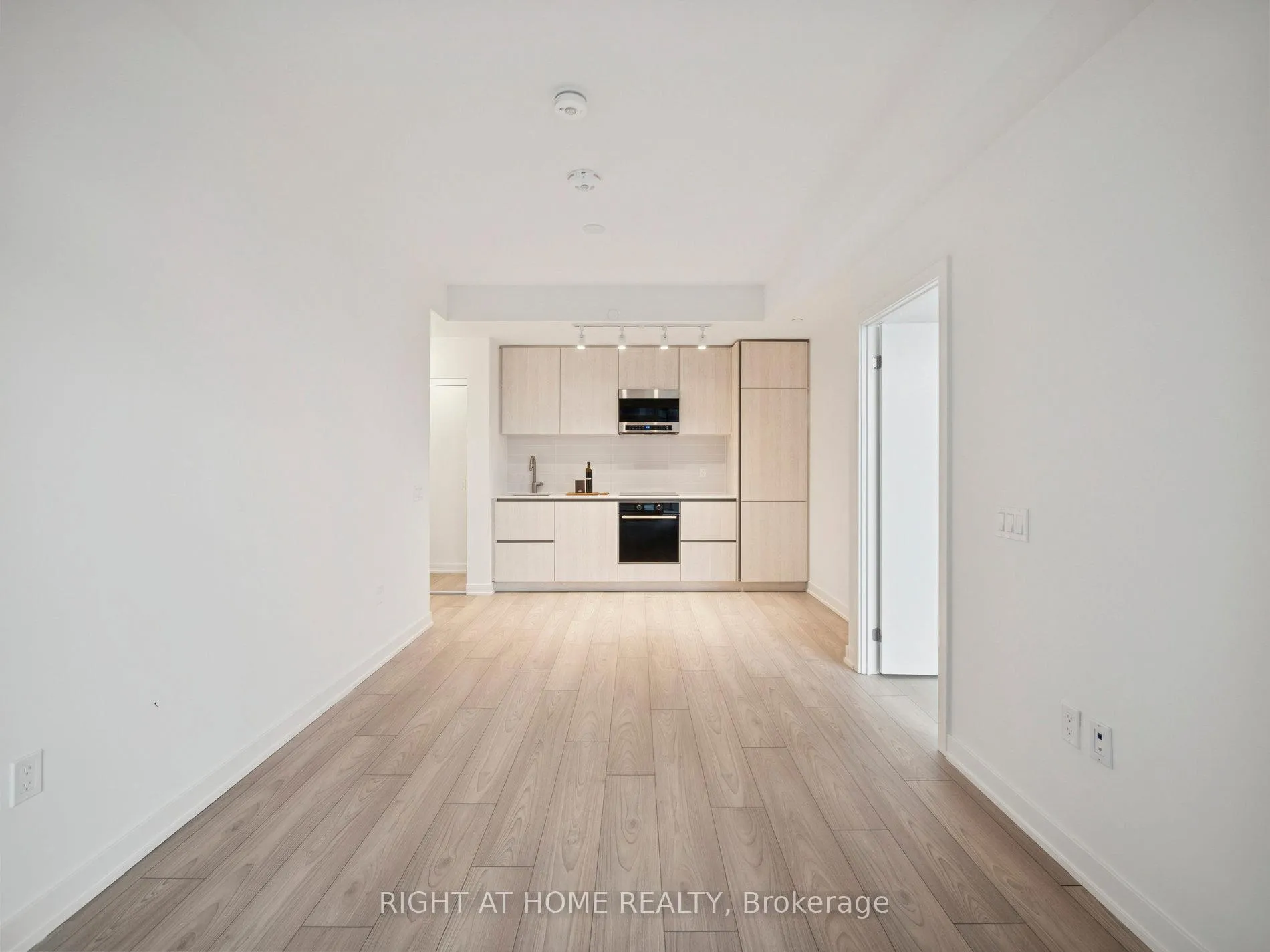 Photo 33 of Unit 1705, 110 Broadway Avenue, Toronto, Mount Pleasant West — HOMEH