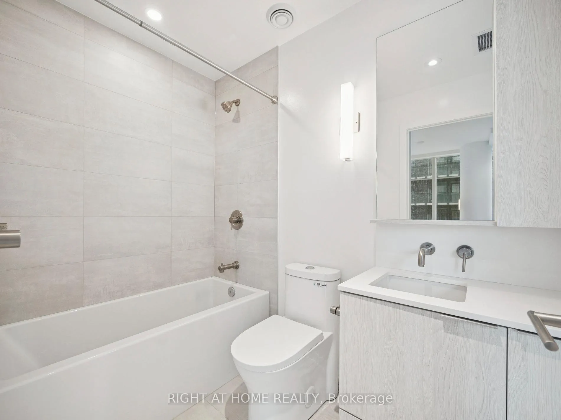 Photo 37 of Unit 1705, 110 Broadway Avenue, Toronto, Mount Pleasant West — HOMEH