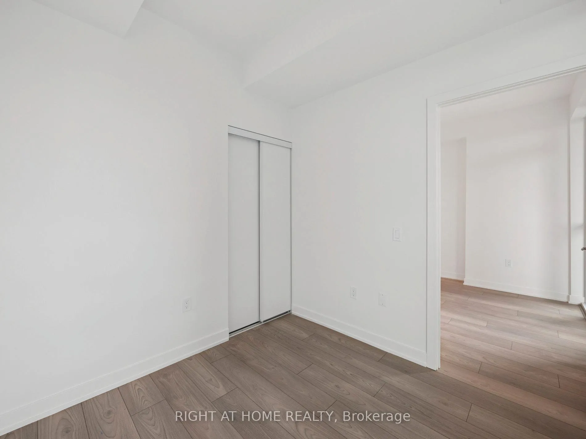 Photo 40 of Unit 1705, 110 Broadway Avenue, Toronto, Mount Pleasant West — HOMEH