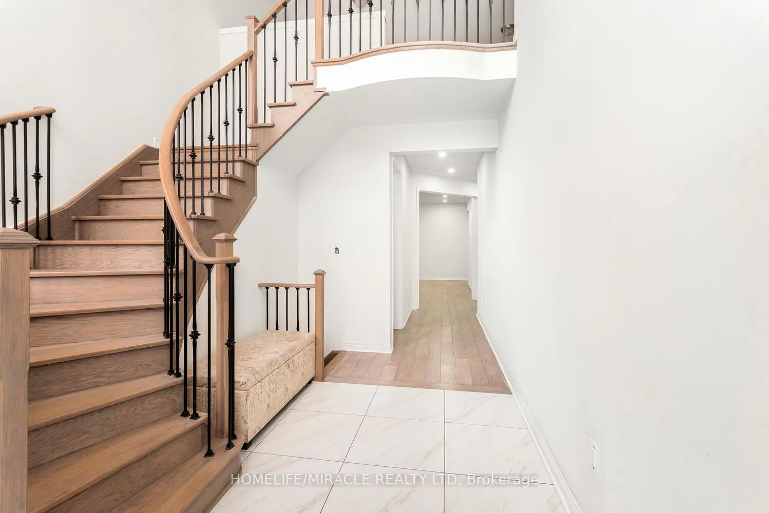 Photo 4 of 3 Farringdon Crescent, Brampton, Northwest Brampton — HOMEH