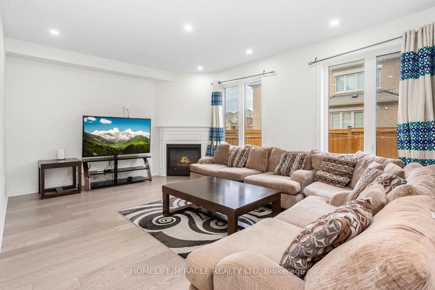 Photo 7 of 3 Farringdon Crescent, Brampton, Northwest Brampton — HOMEH
