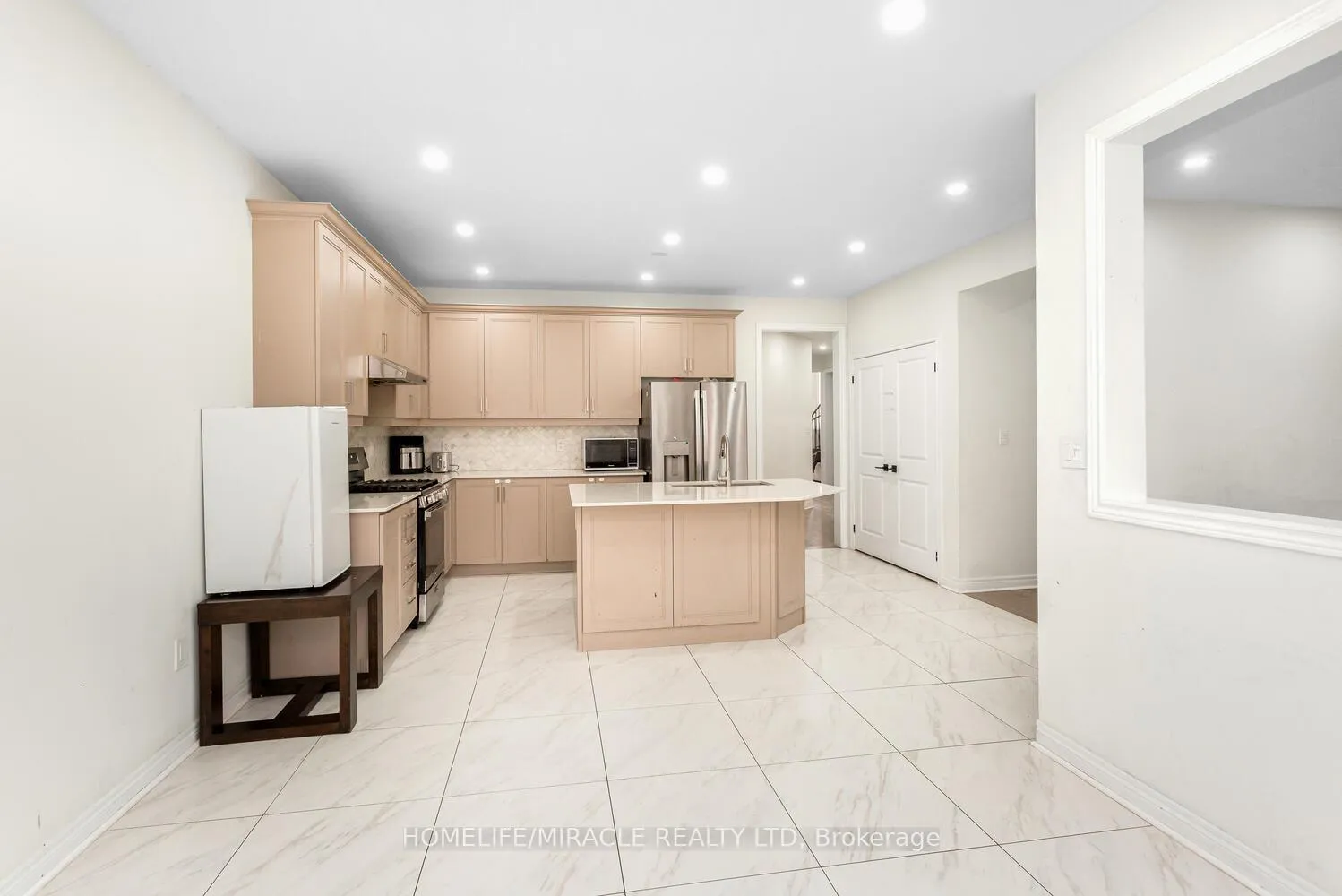 Photo 11 of 3 Farringdon Crescent, Brampton, Northwest Brampton — HOMEH