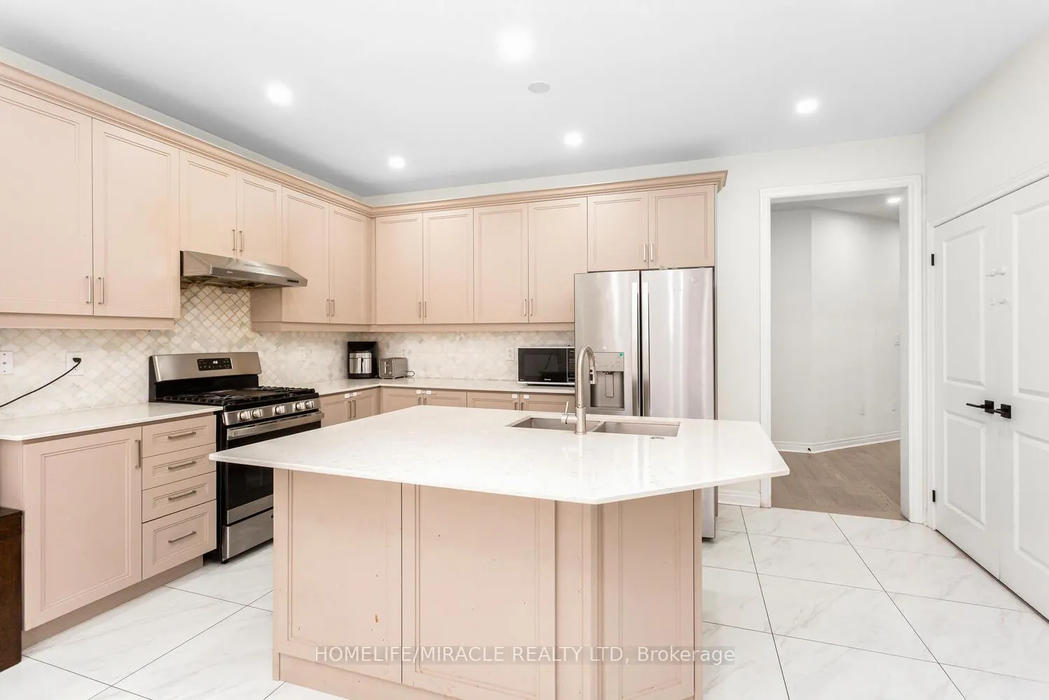 Photo 12 of 3 Farringdon Crescent, Brampton, Northwest Brampton — HOMEH