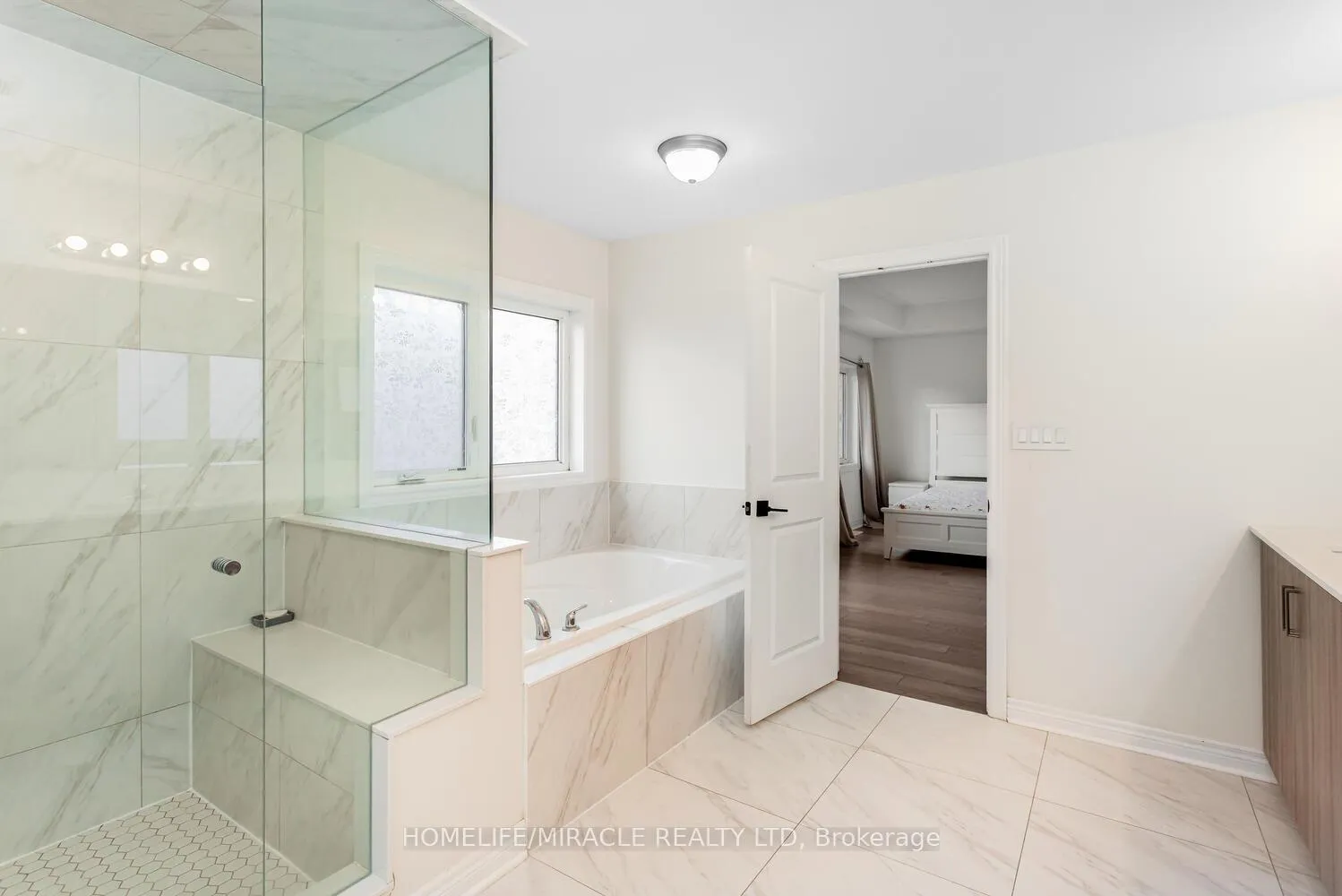 Photo 23 of 3 Farringdon Crescent, Brampton, Northwest Brampton — HOMEH