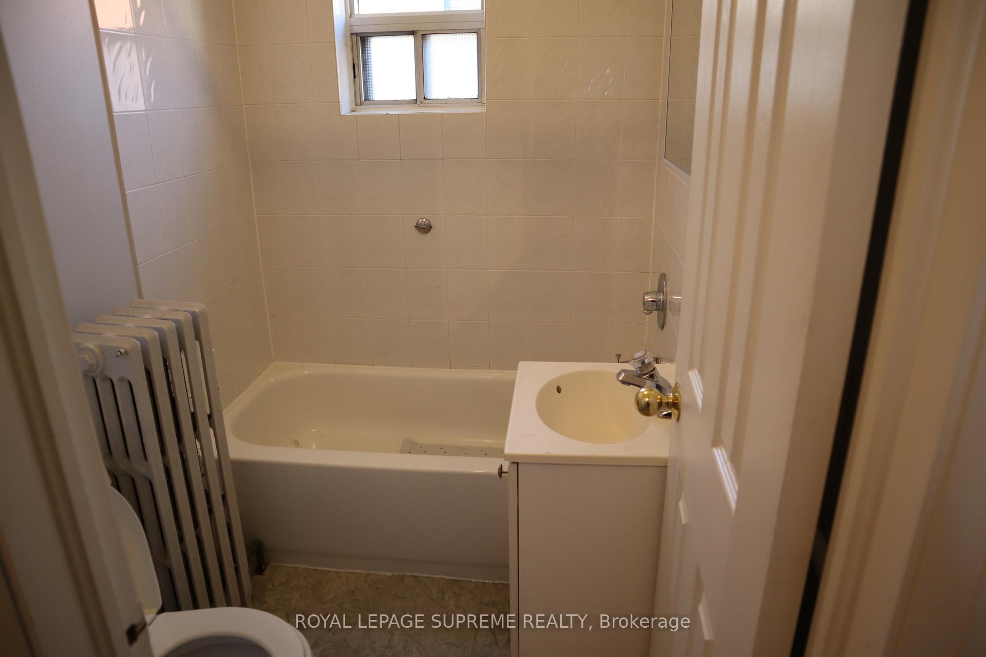 Photo 11 of Unit 2, 526 Eglinton Avenue W, Toronto, Lawrence Park South — HOMEH