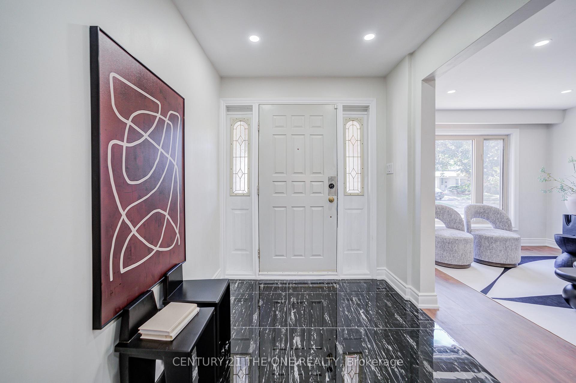 Photo 3 of 54 Marblemount Crescent, Scarborough, Tam O'Shanter-Sullivan — HOMEH