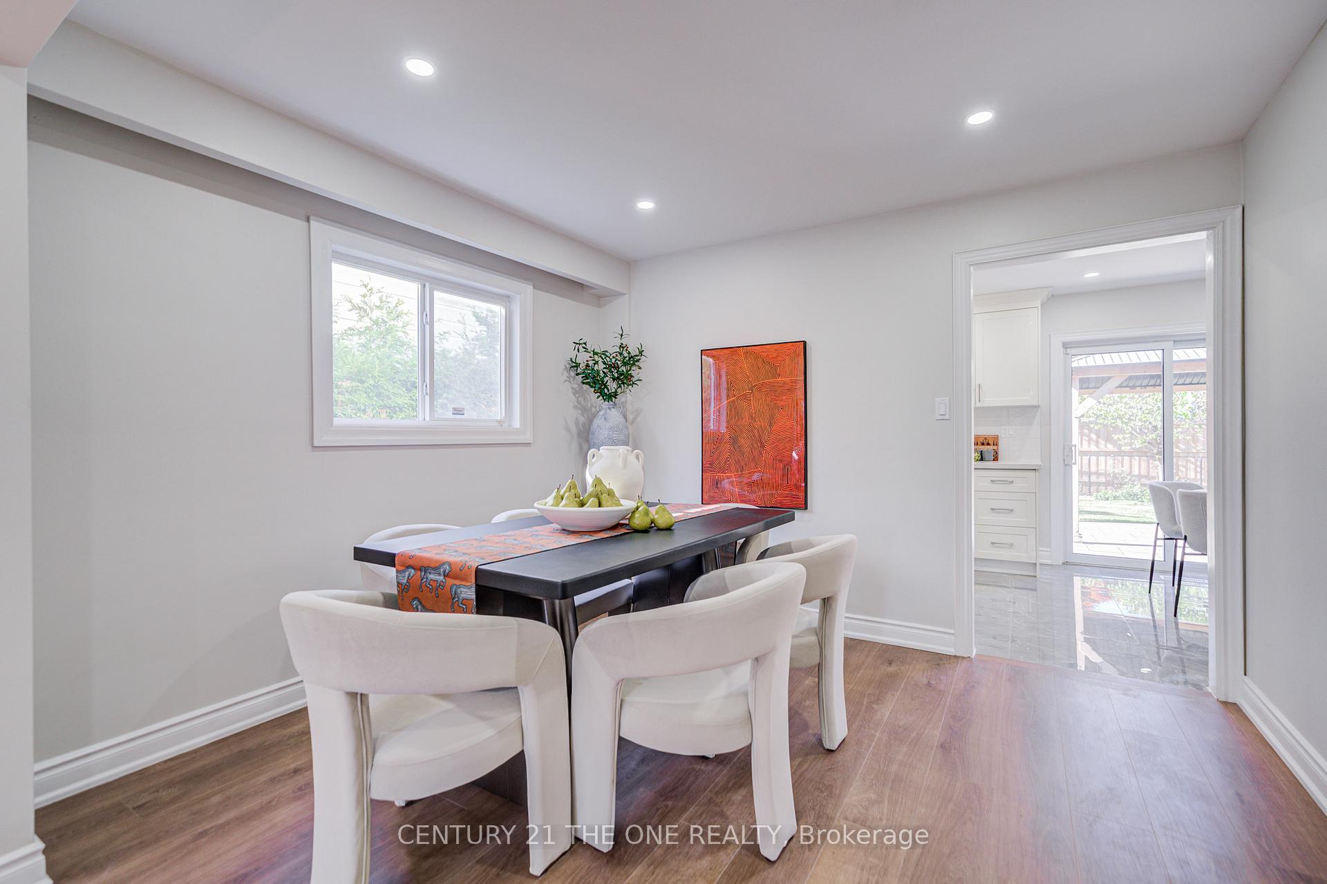 Photo 10 of 54 Marblemount Crescent, Scarborough, Tam O'Shanter-Sullivan — HOMEH